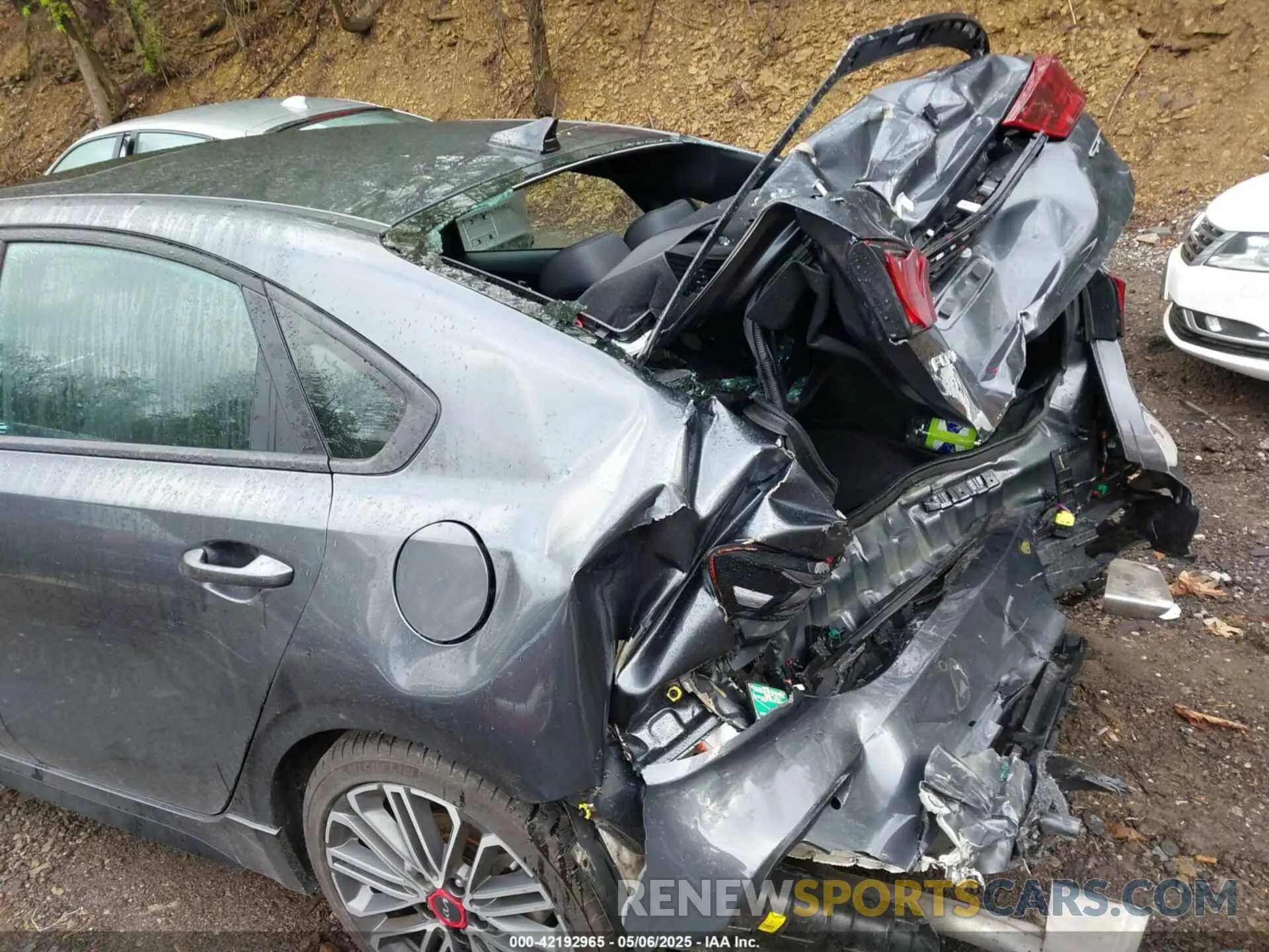 17 Photograph of a damaged car 3KPF44AC7RE823026 KIA FORTE 2024
