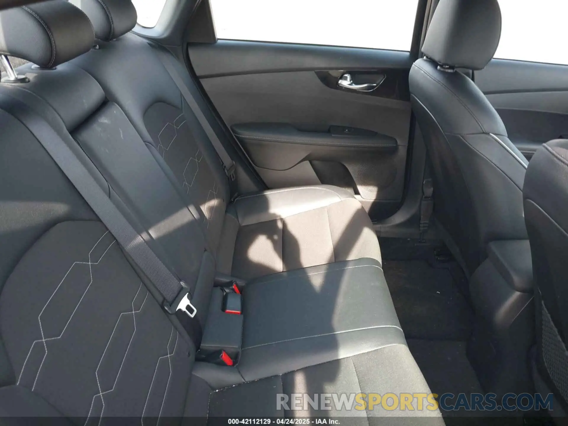 8 Фотография поврежденного автомобиля 3KPF54AD0RE764018 KIA FORTE 2024