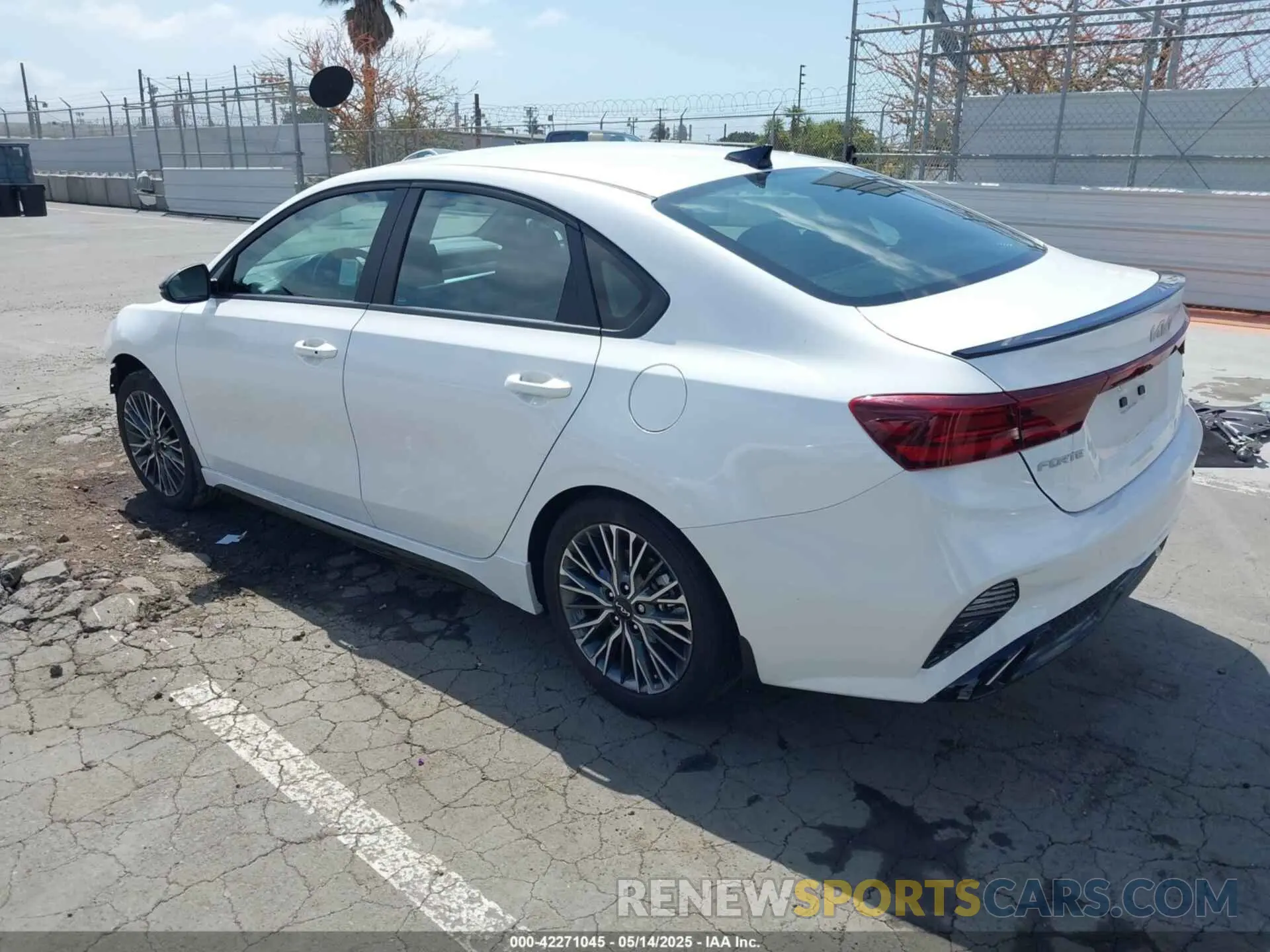 3 Фотография поврежденного автомобиля 3KPF54AD0RE804162 KIA FORTE 2024