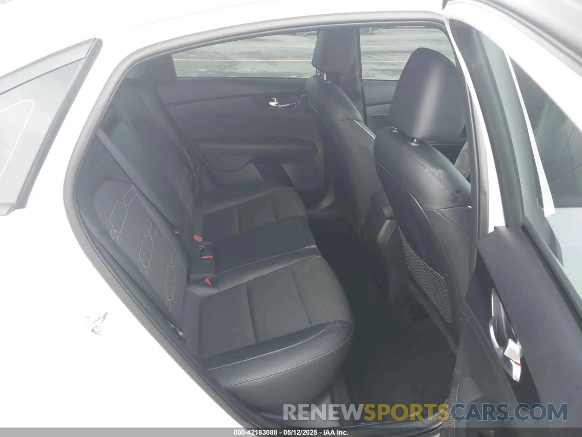 8 Фотография поврежденного автомобиля 3KPF54AD2RE800601 KIA FORTE 2024