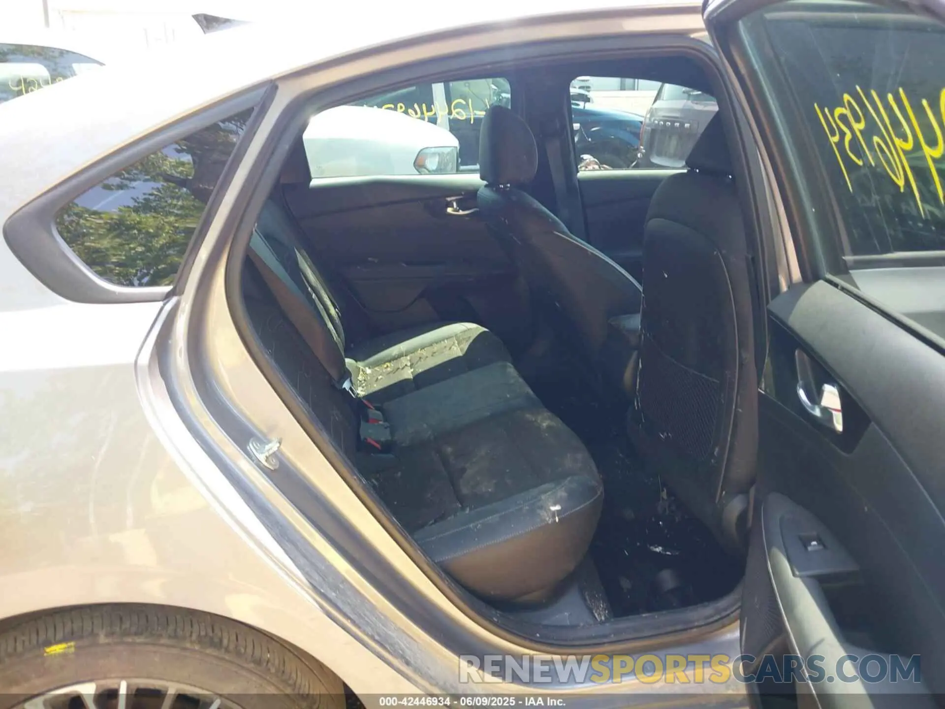 8 Photograph of a damaged car 3KPF54AD2RE826583 KIA FORTE 2024