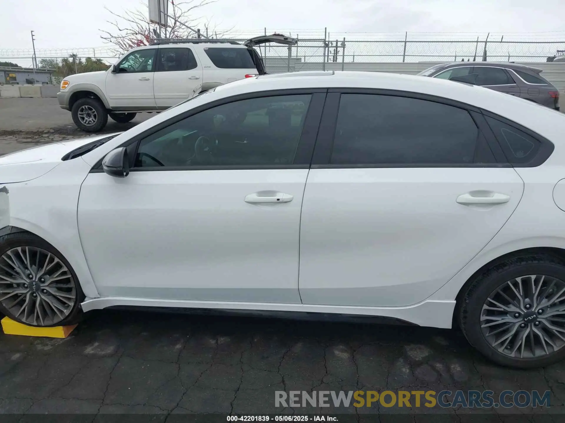 14 Photograph of a damaged car 3KPF54AD3RE788927 KIA FORTE 2024