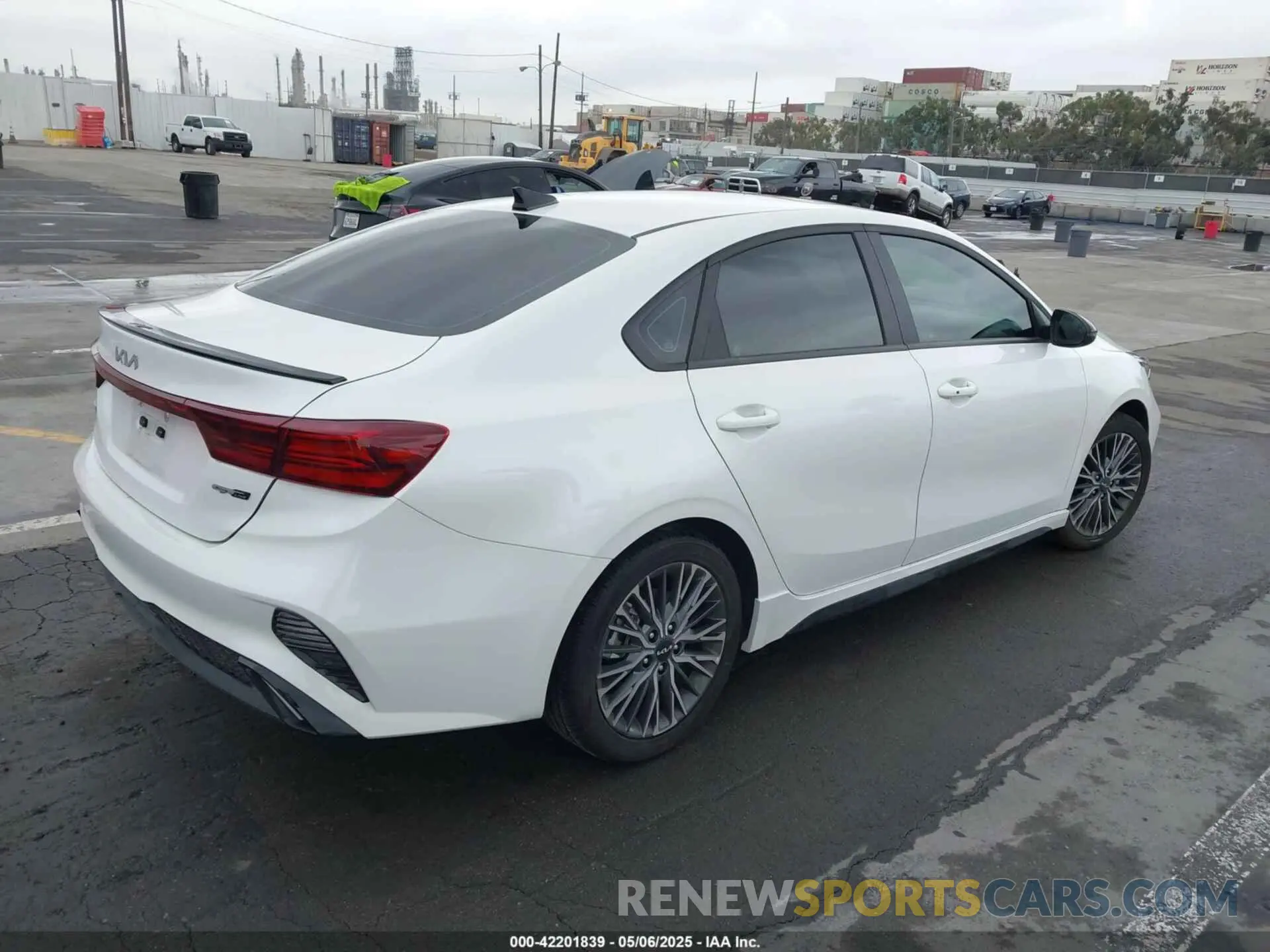 4 Photograph of a damaged car 3KPF54AD3RE788927 KIA FORTE 2024