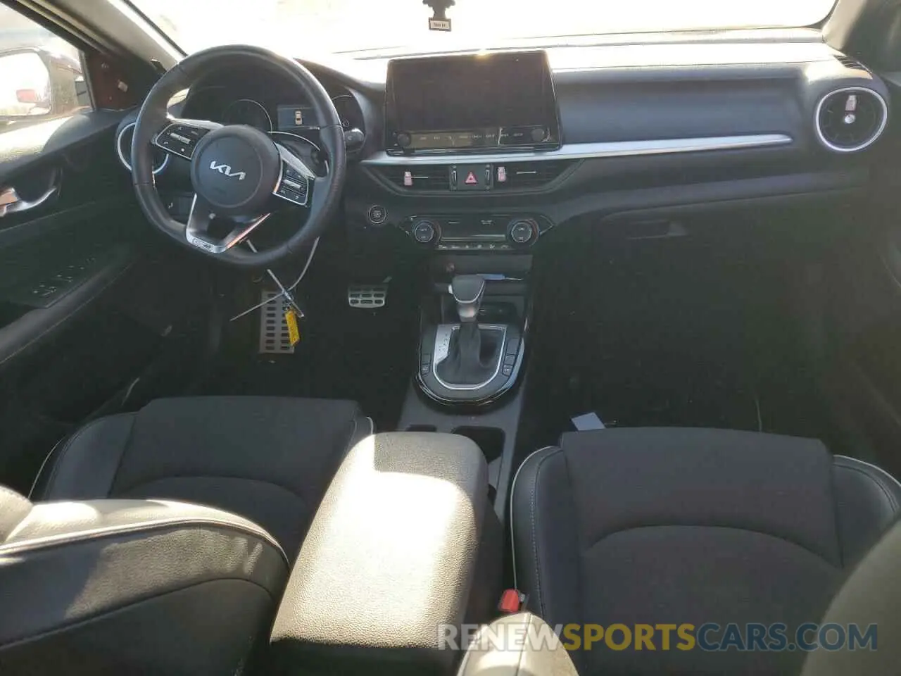 8 Фотография поврежденного автомобиля 3KPF54AD5RE720712 KIA FORTE 2024