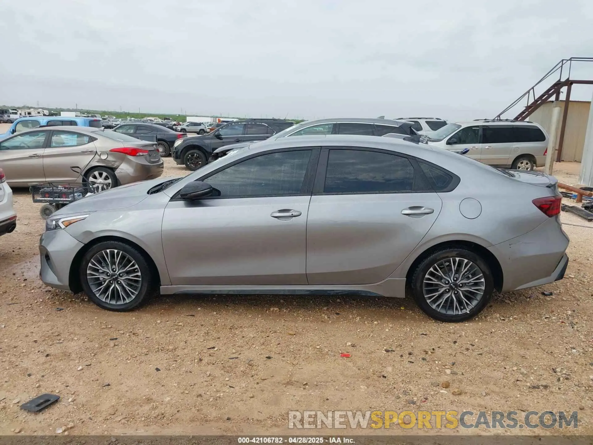14 Photograph of a damaged car 3KPF54AD5RE781672 KIA FORTE 2024
