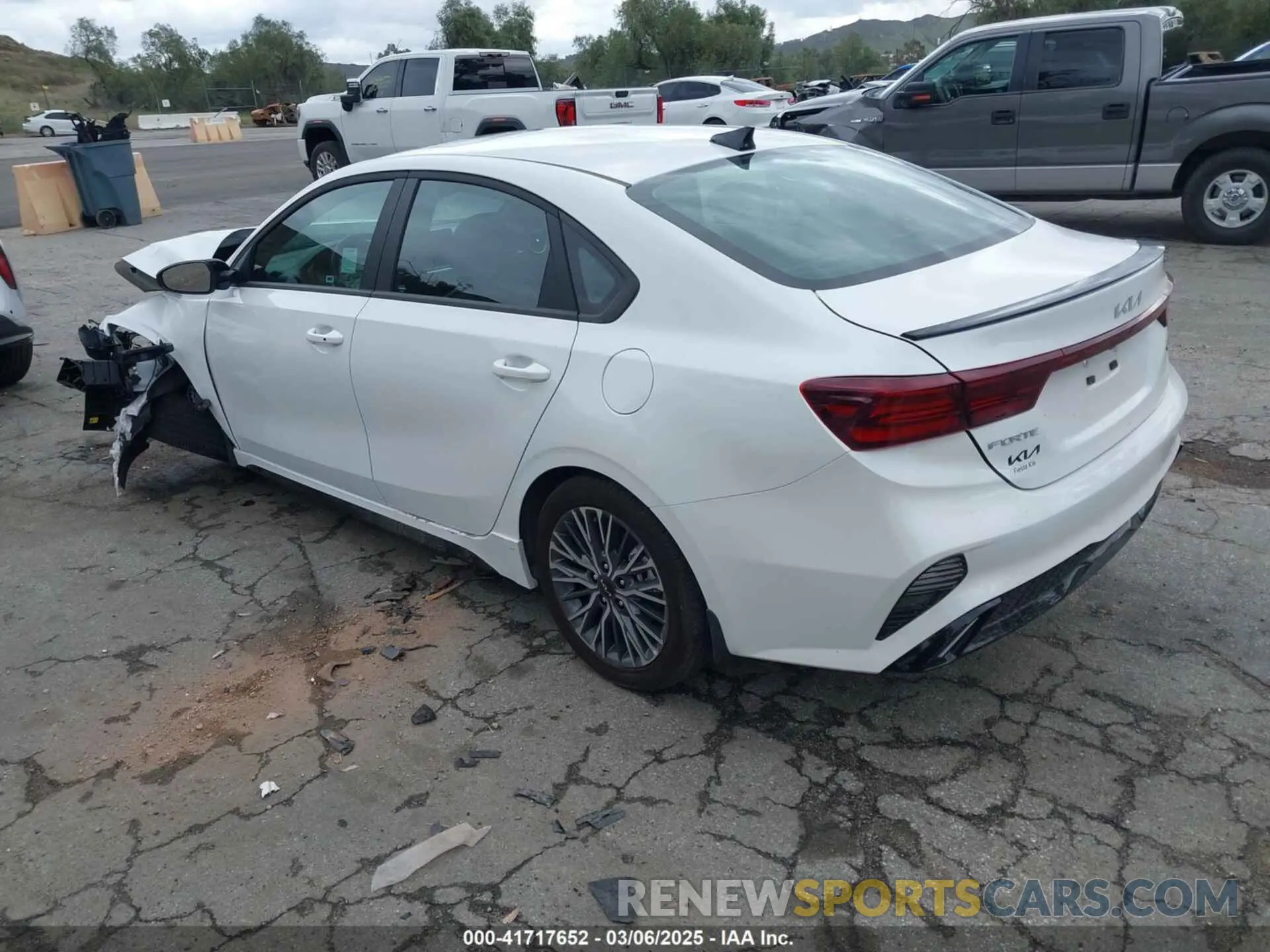 3 Фотография поврежденного автомобиля 3KPF54AD6RE839935 KIA FORTE 2024