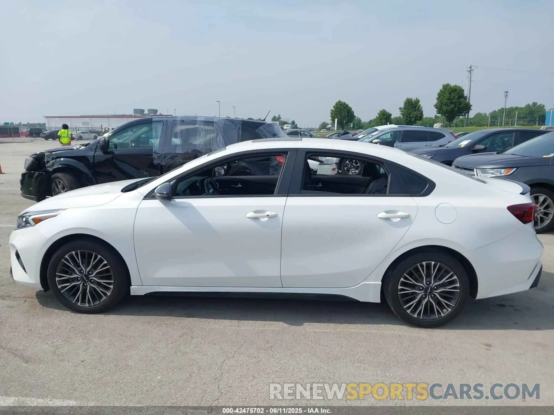 14 Photograph of a damaged car 3KPF54AD7RE730965 KIA FORTE 2024