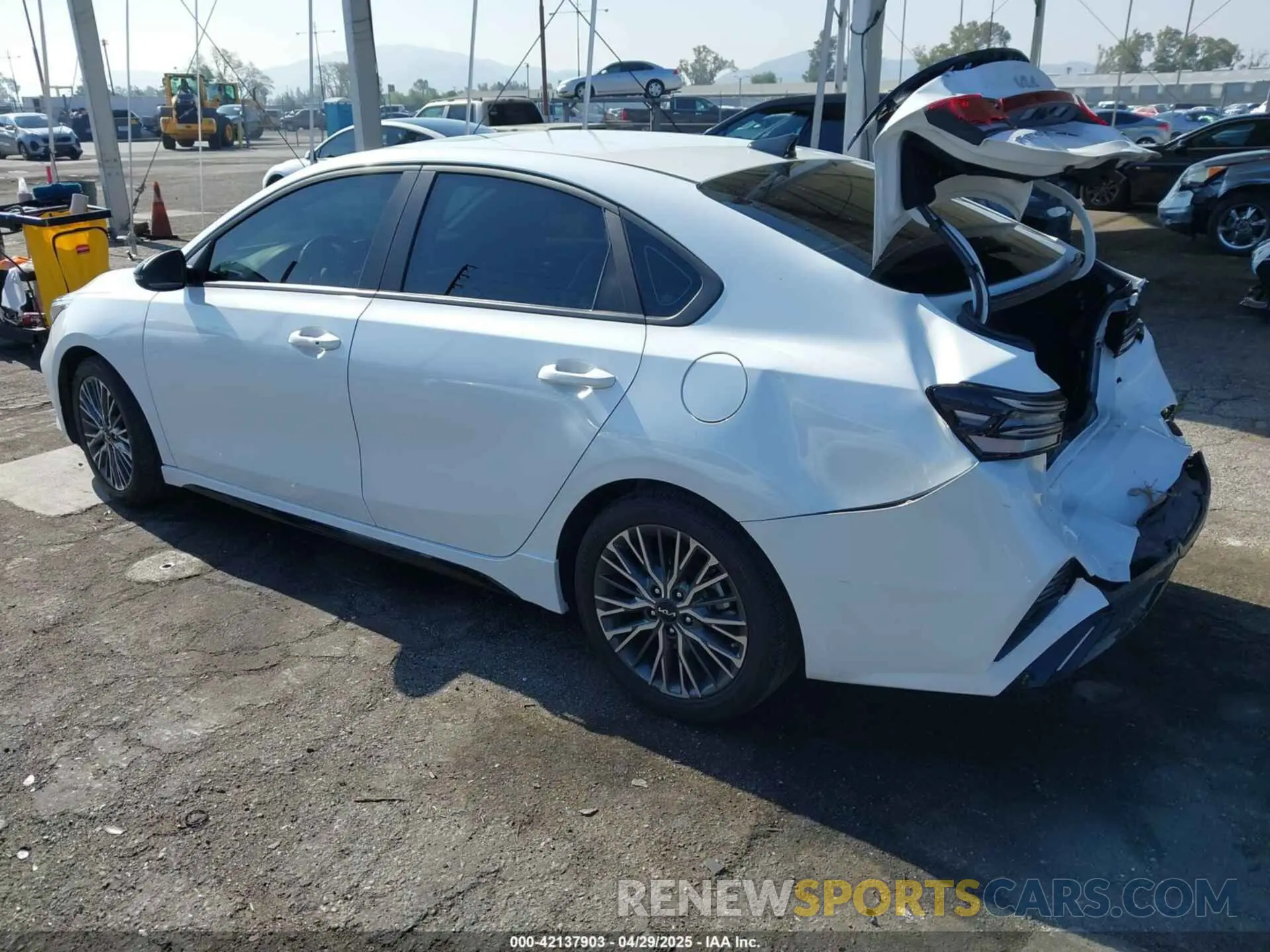 3 Фотография поврежденного автомобиля 3KPF54AD7RE785786 KIA FORTE 2024