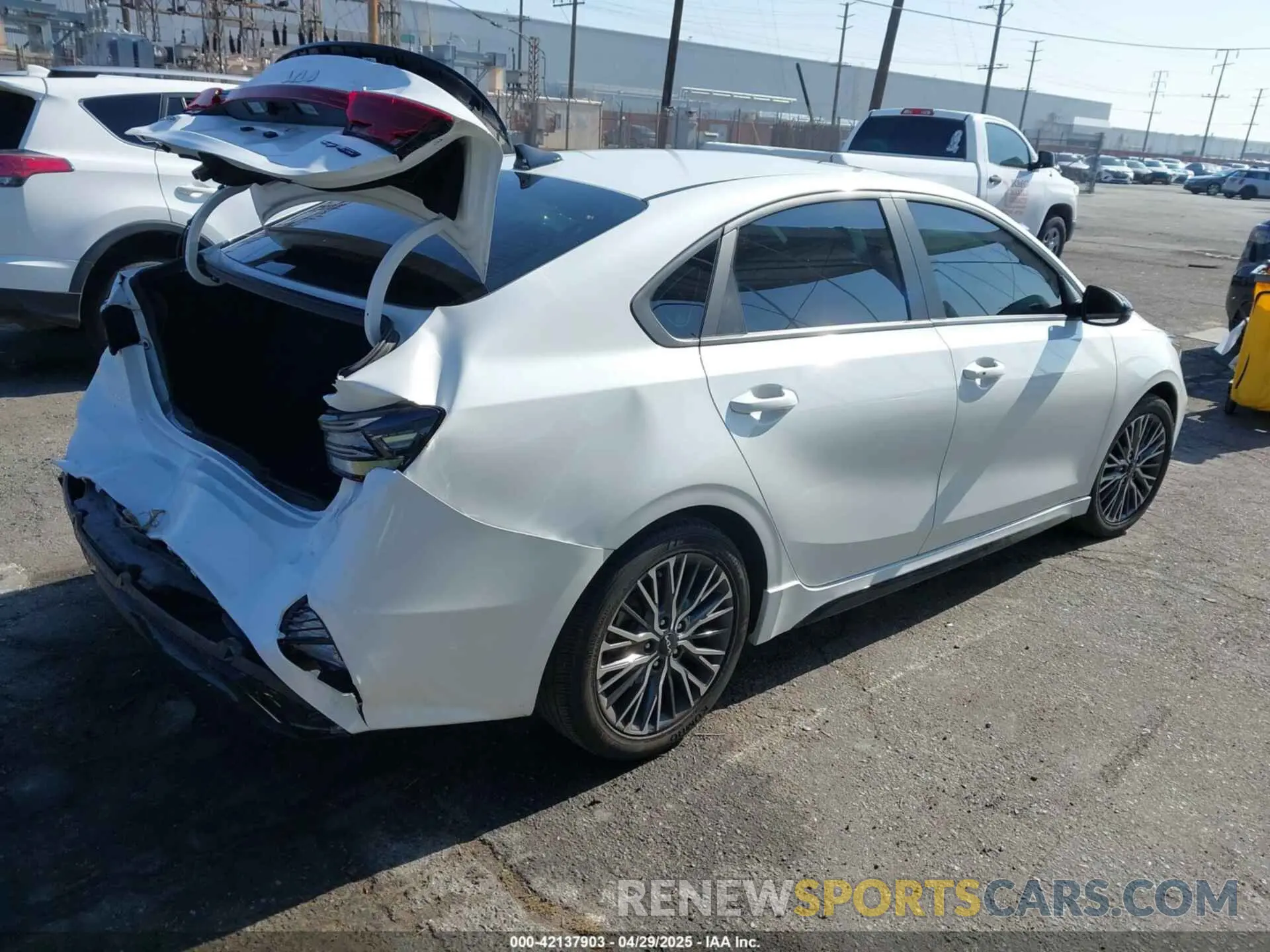 4 Фотография поврежденного автомобиля 3KPF54AD7RE785786 KIA FORTE 2024