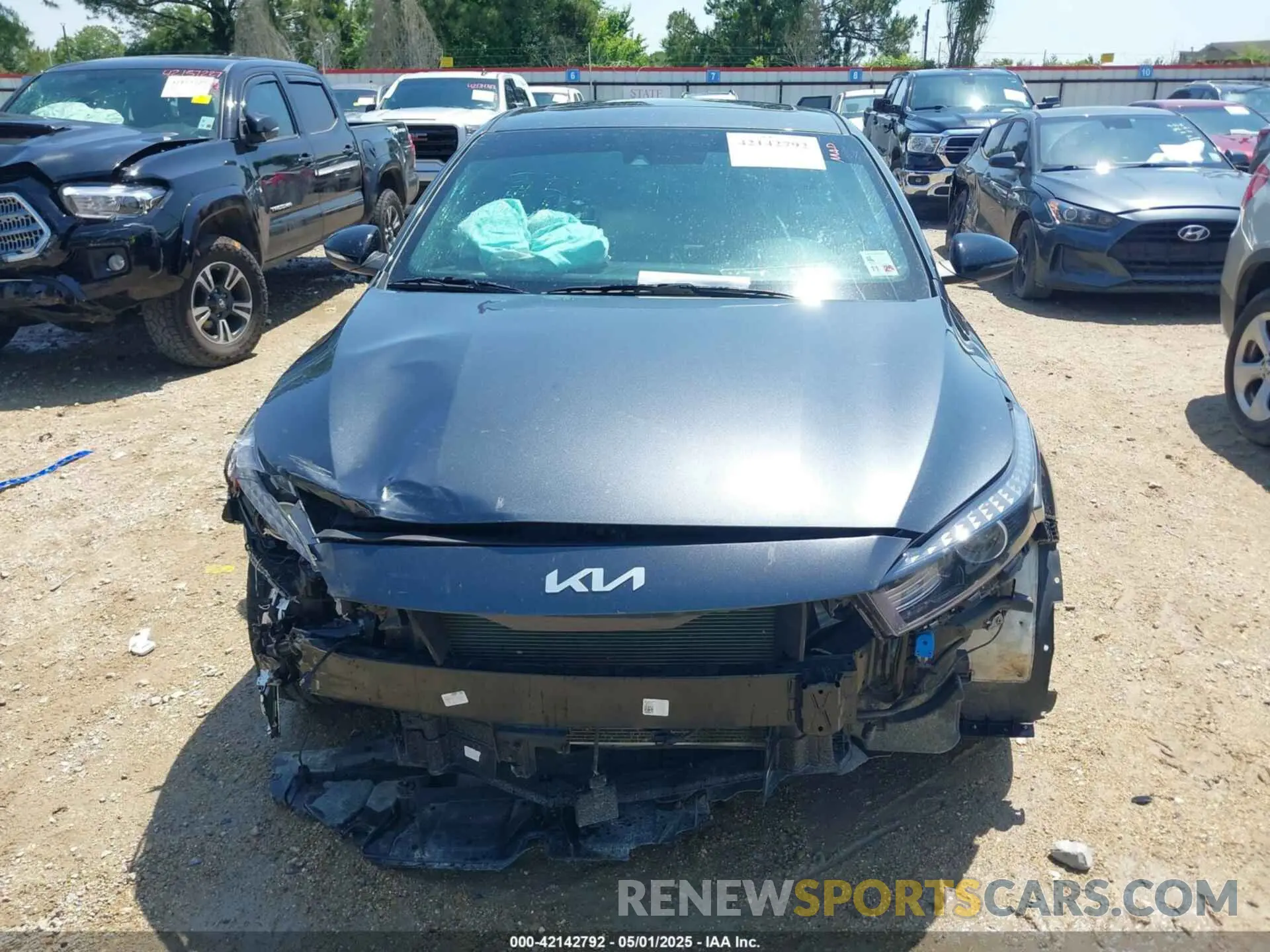 13 Фотография поврежденного автомобиля 3KPF54AD8RE715682 KIA FORTE 2024
