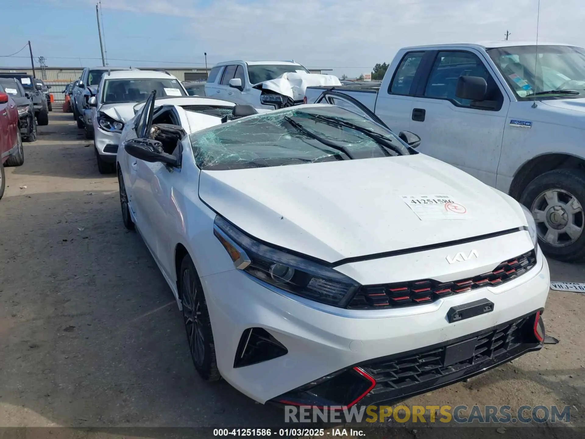 1 Фотография поврежденного автомобиля 3KPF54AD9RE804192 KIA FORTE 2024