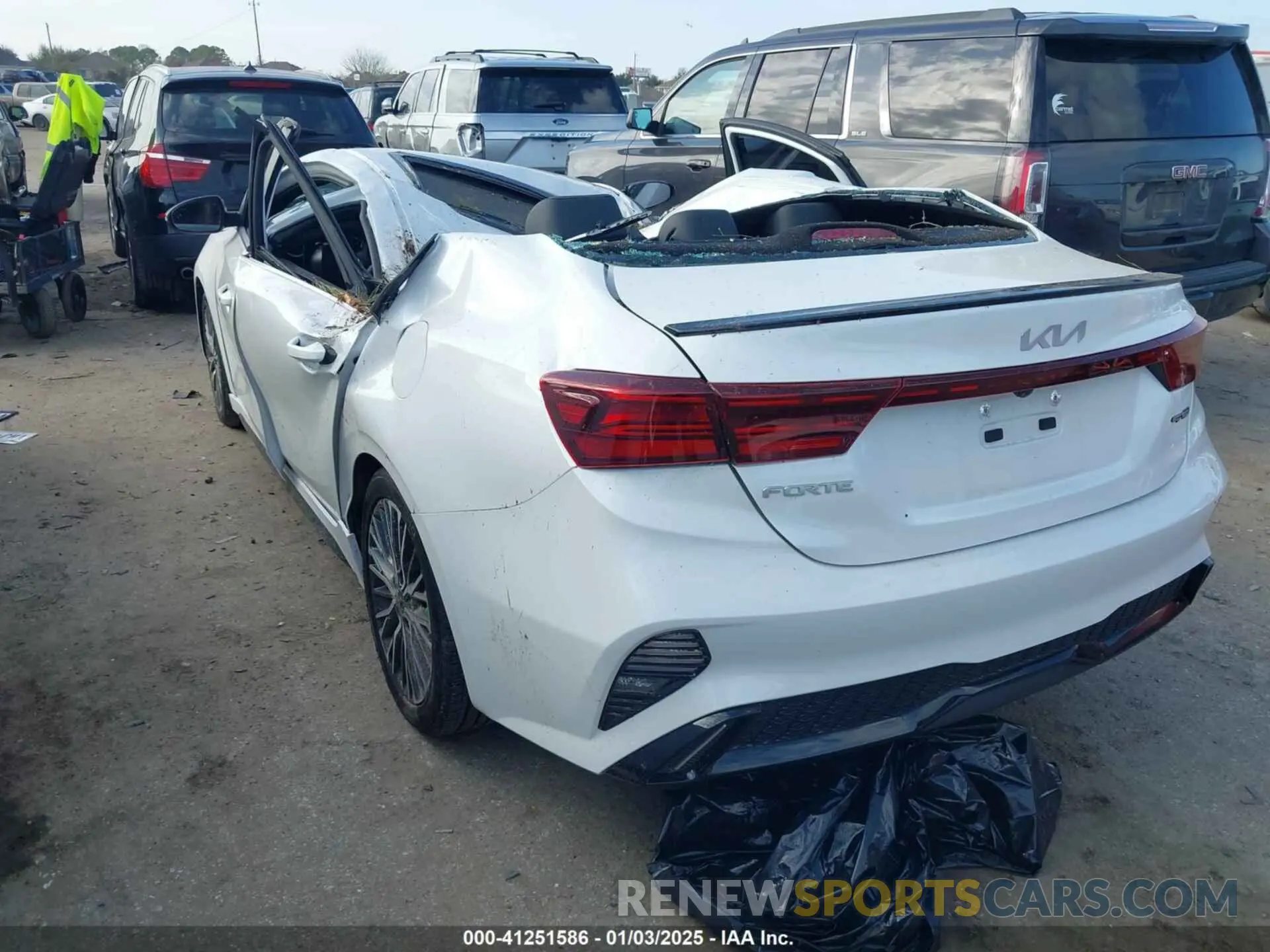 3 Фотография поврежденного автомобиля 3KPF54AD9RE804192 KIA FORTE 2024