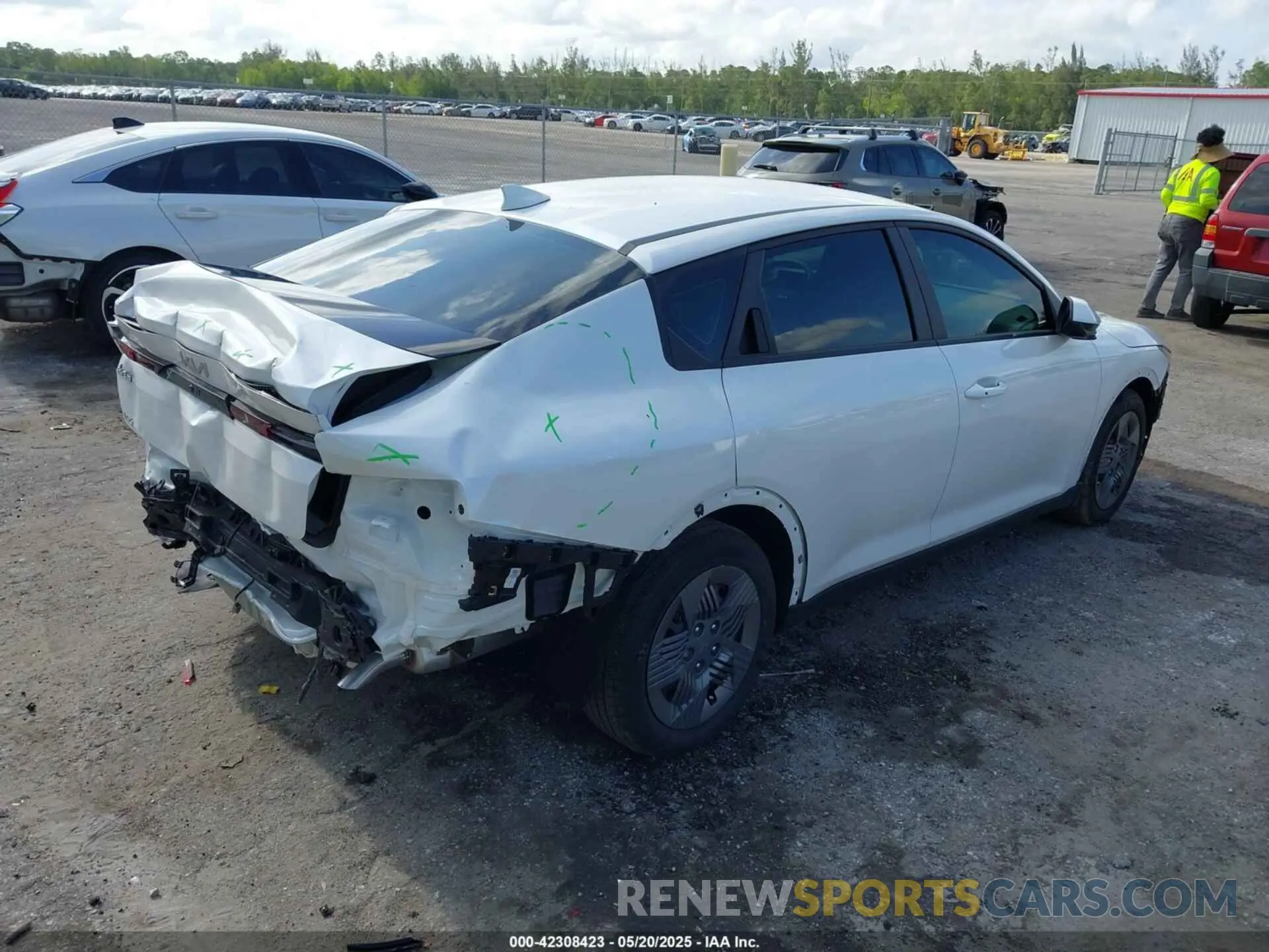 4 Photograph of a damaged car 3KPFT4DE1SE083270 KIA K4 2025