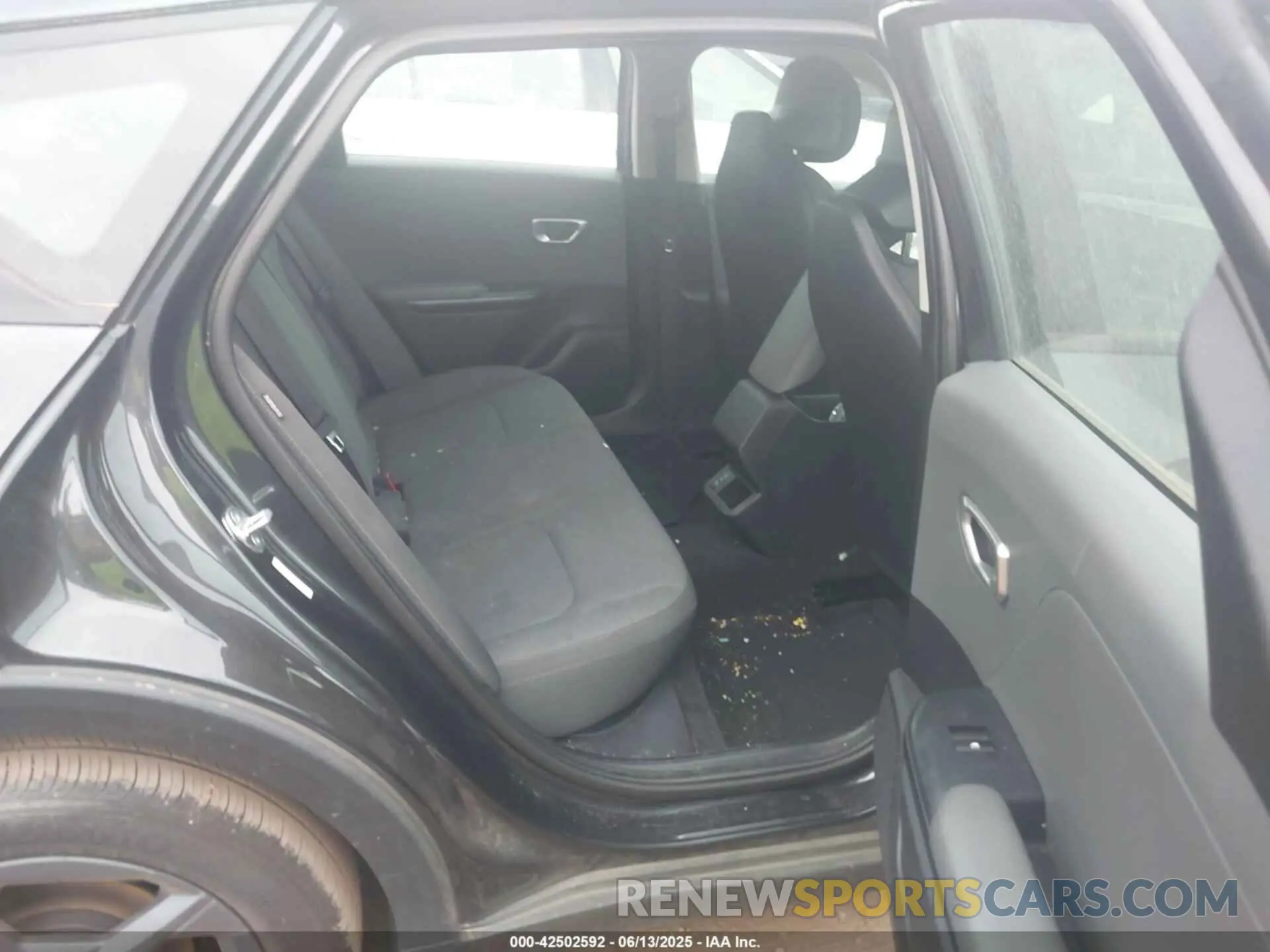 8 Photograph of a damaged car 3KPFT4DE3SE015228 KIA K4 2025