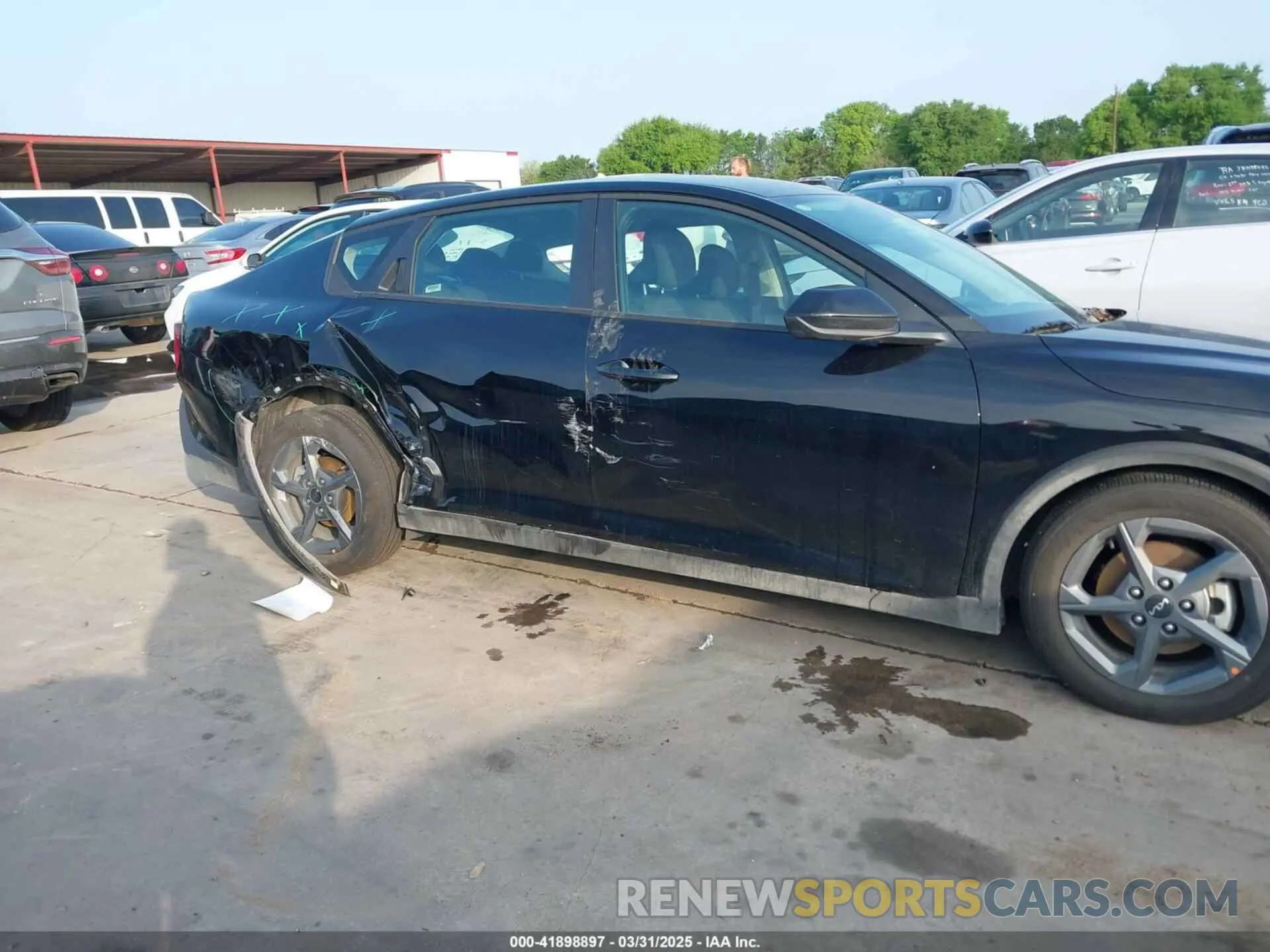 17 Photograph of a damaged car 3KPFT4DE3SE034734 KIA K4 2025