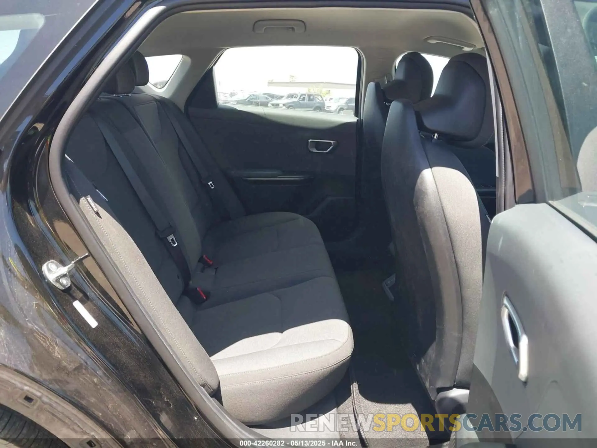 8 Фотография поврежденного автомобиля 3KPFT4DE6SE038924 KIA K4 2025