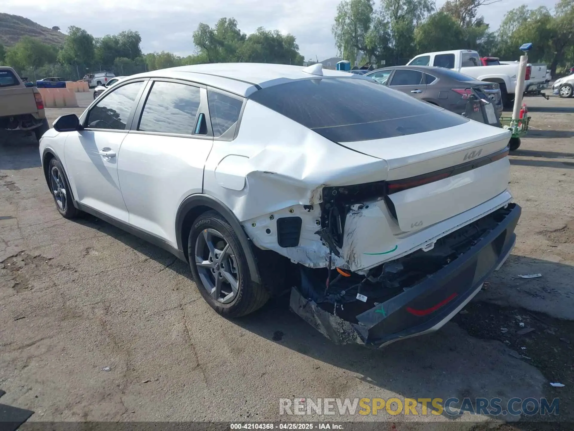 3 Photograph of a damaged car 3KPFT4DE7SE037846 KIA K4 2025