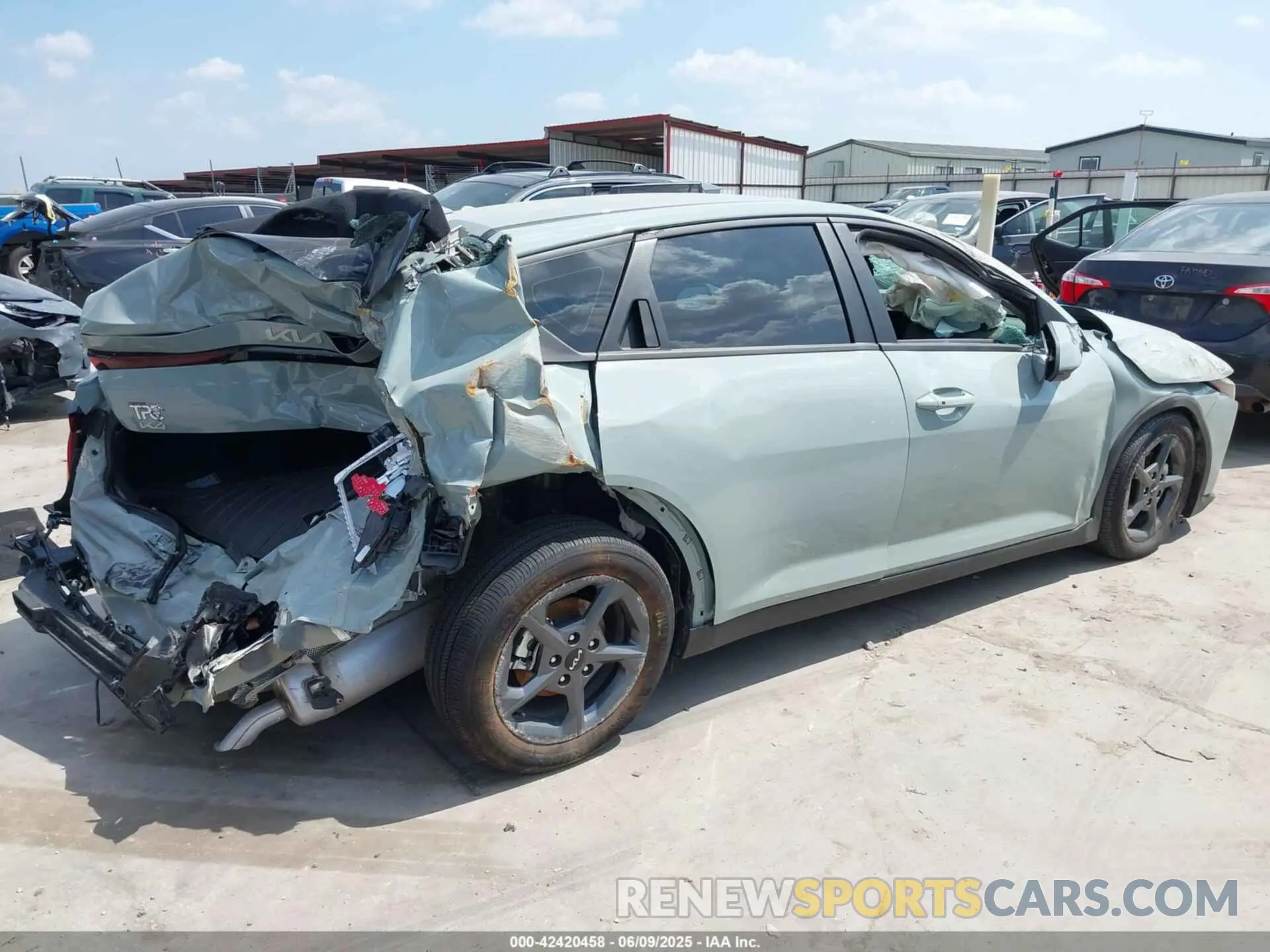 4 Photograph of a damaged car 3KPFT4DE8SE089955 KIA K4 2025