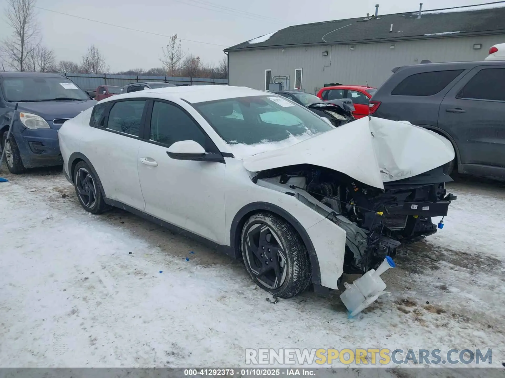 1 Фотография поврежденного автомобиля 3KPFU4DE2SE008137 KIA K4 2025