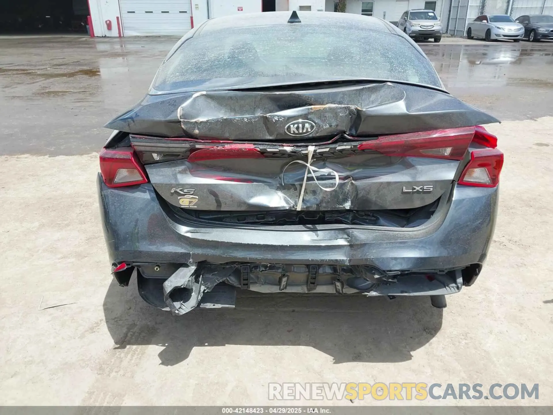 16 Photograph of a damaged car 5XXG14J21MG023942 KIA K5 2021