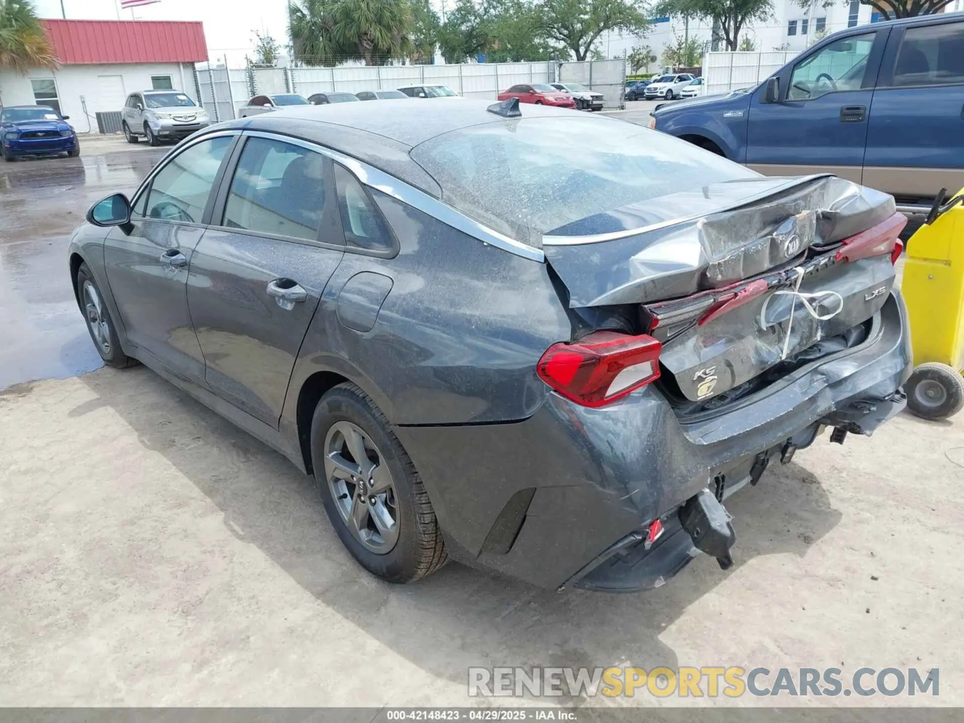3 Photograph of a damaged car 5XXG14J21MG023942 KIA K5 2021