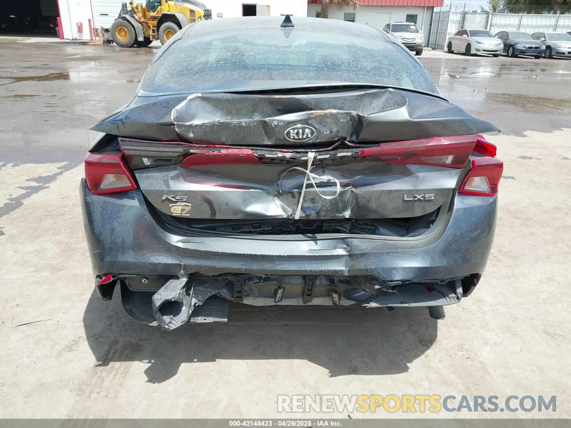 6 Photograph of a damaged car 5XXG14J21MG023942 KIA K5 2021