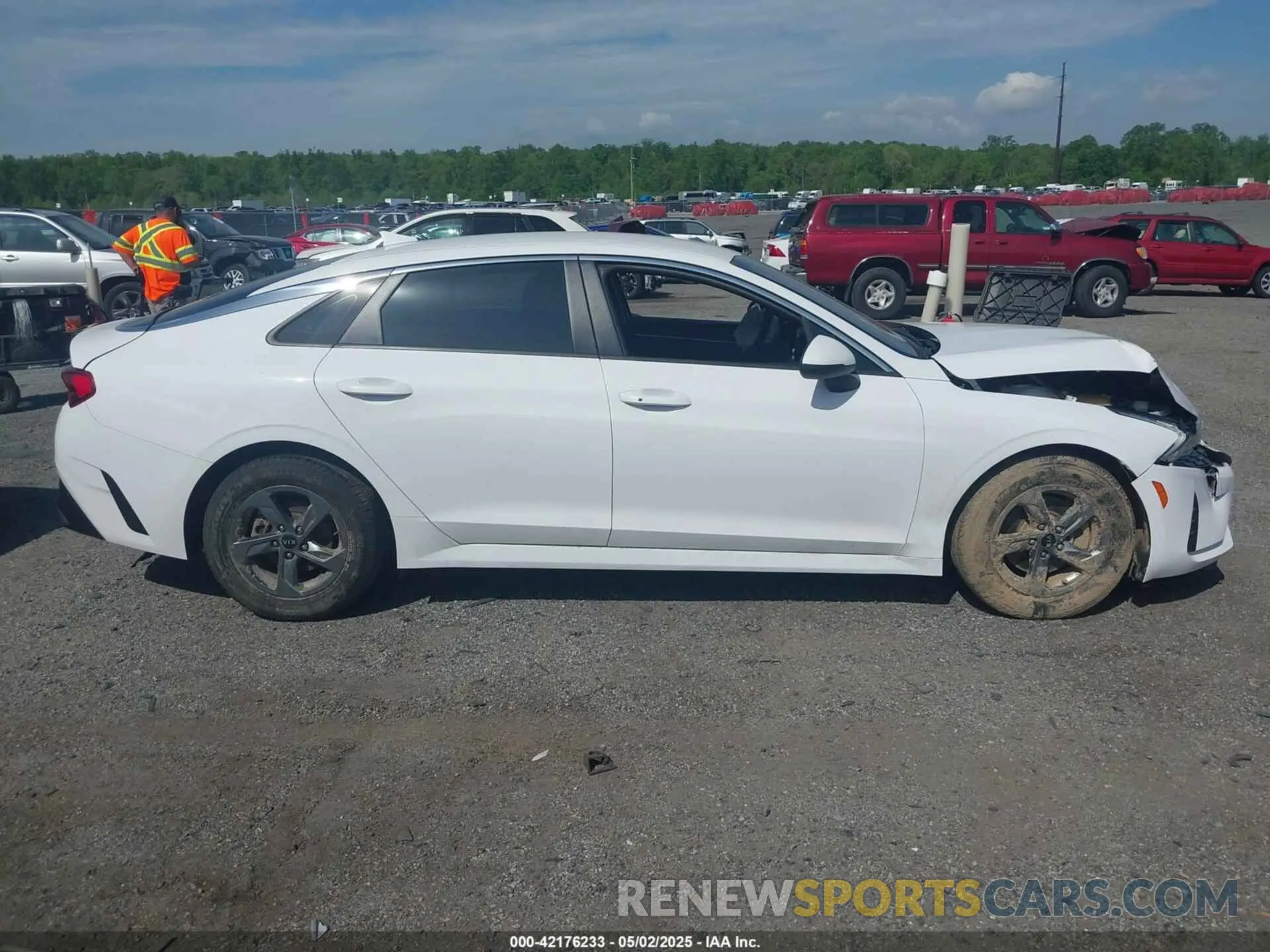 13 Photograph of a damaged car 5XXG14J21MG081596 KIA K5 2021