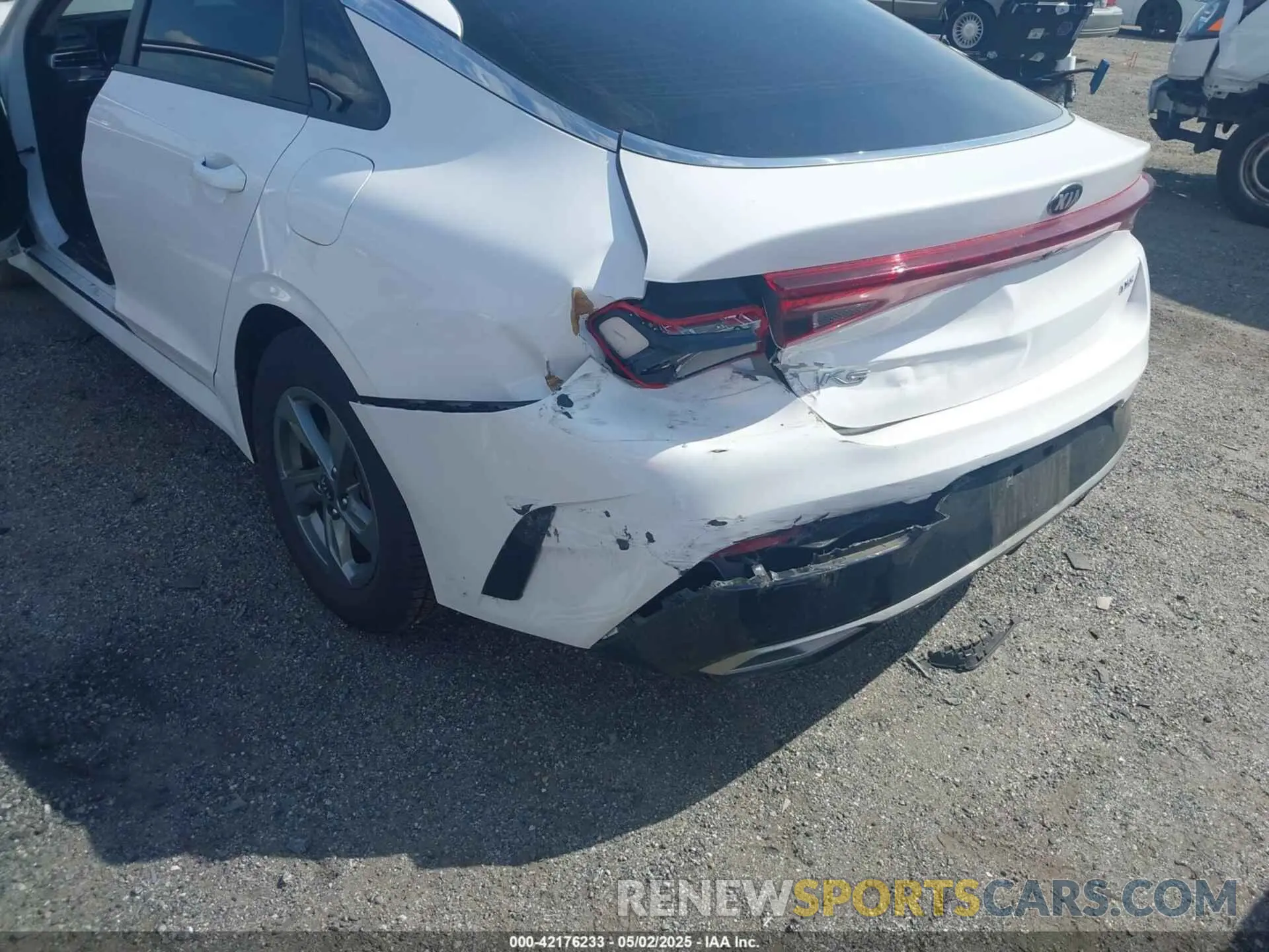 6 Photograph of a damaged car 5XXG14J21MG081596 KIA K5 2021