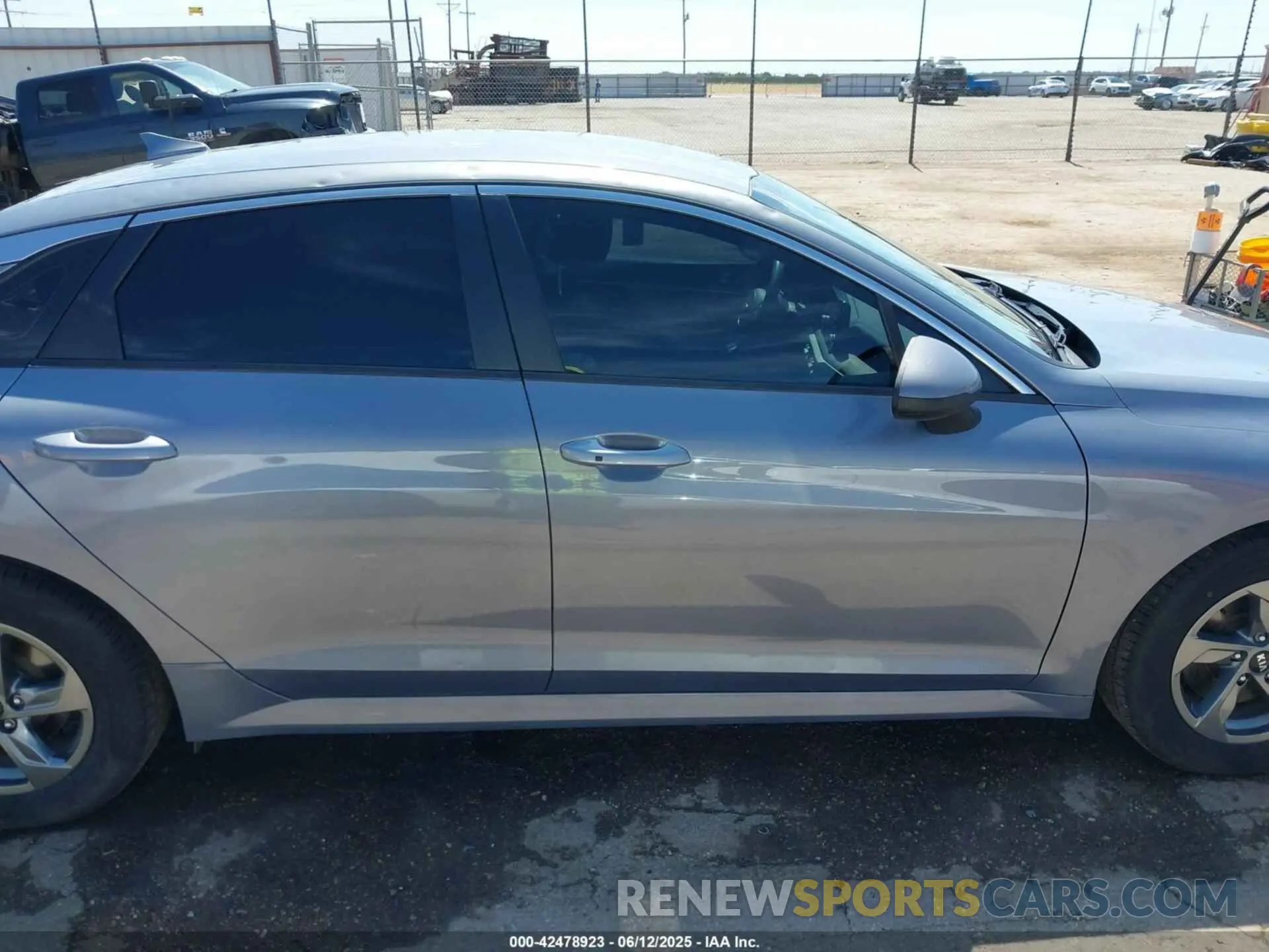 13 Photograph of a damaged car 5XXG14J25MG015181 KIA K5 2021