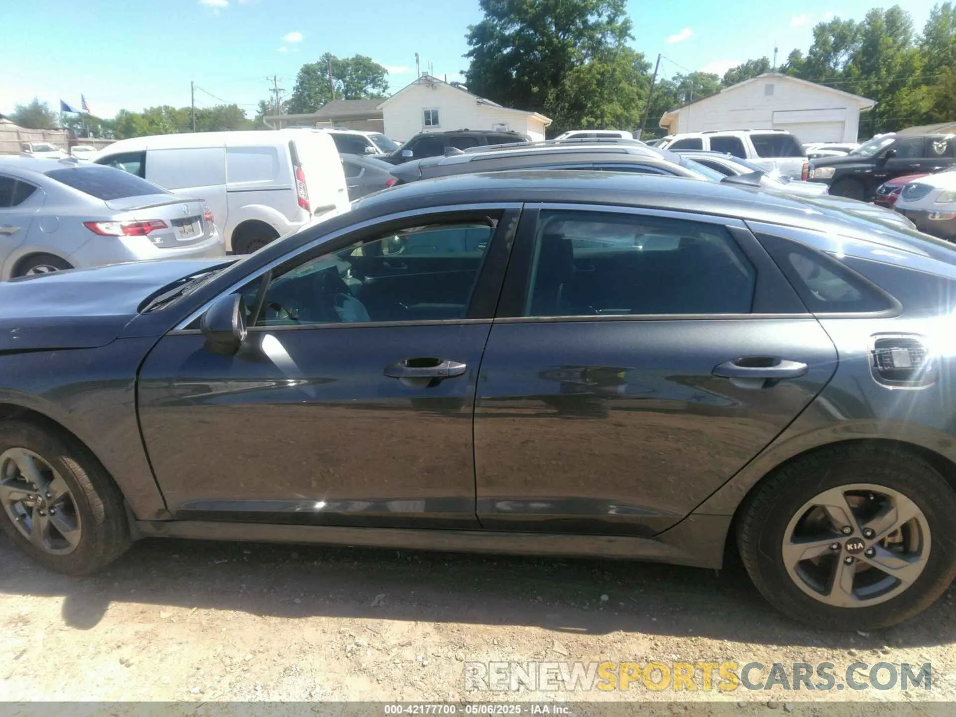 14 Photograph of a damaged car 5XXG14J25MG017125 KIA K5 2021