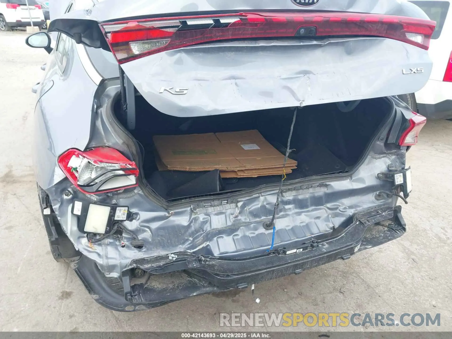 6 Photograph of a damaged car 5XXG14J26MG015903 KIA K5 2021