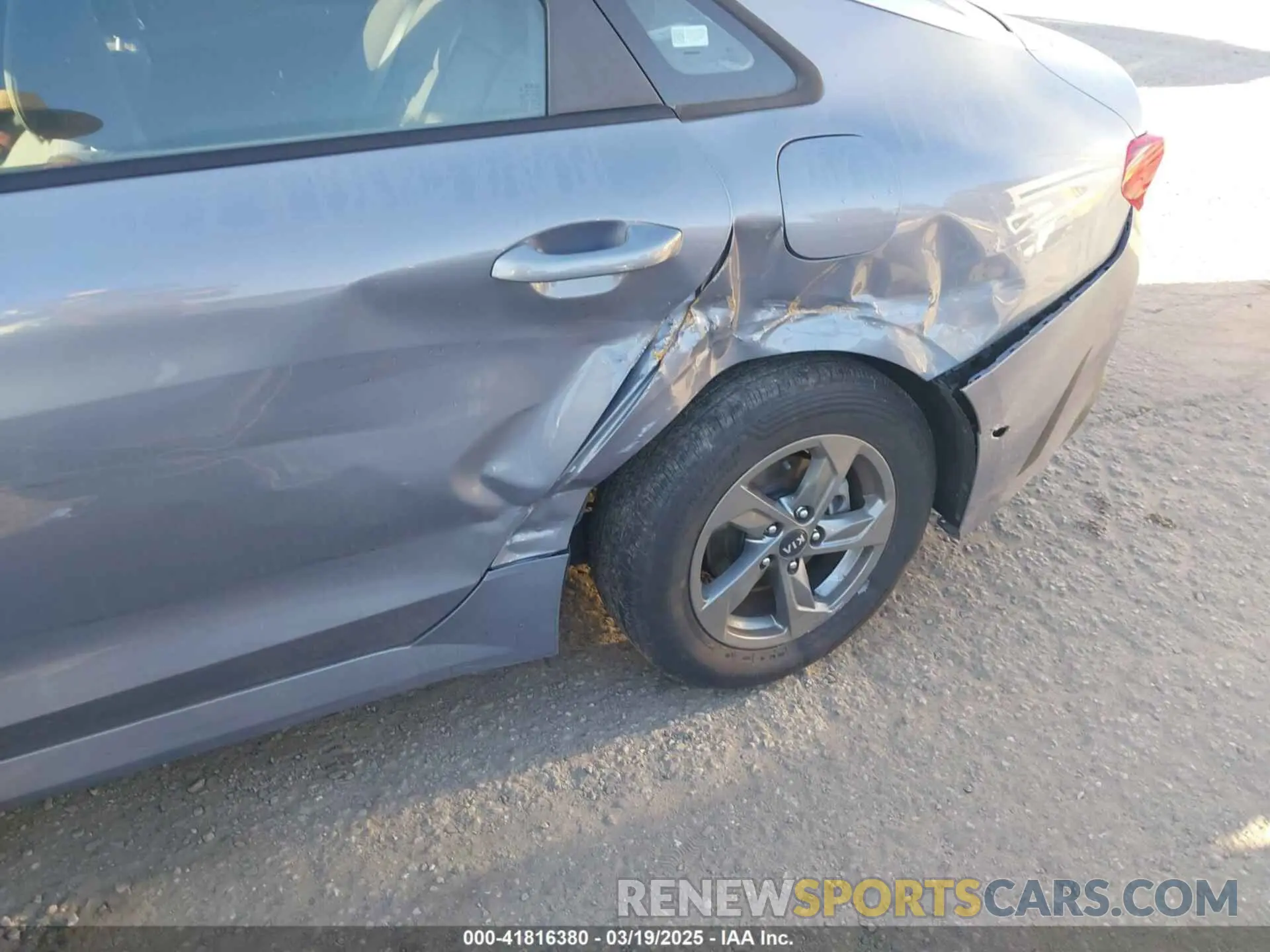 12 Photograph of a damaged car 5XXG14J27MG044519 KIA K5 2021