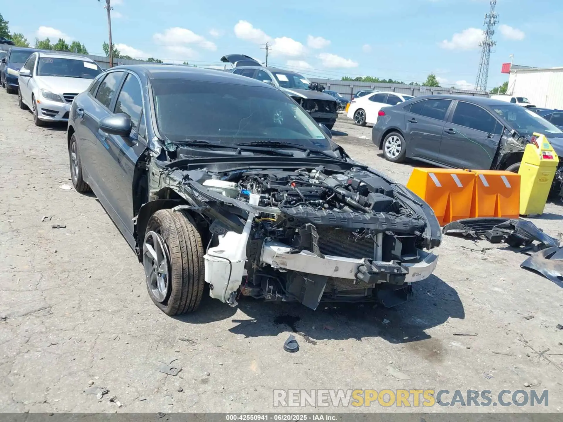 1 Photograph of a damaged car 5XXG14J28MG021301 KIA K5 2021
