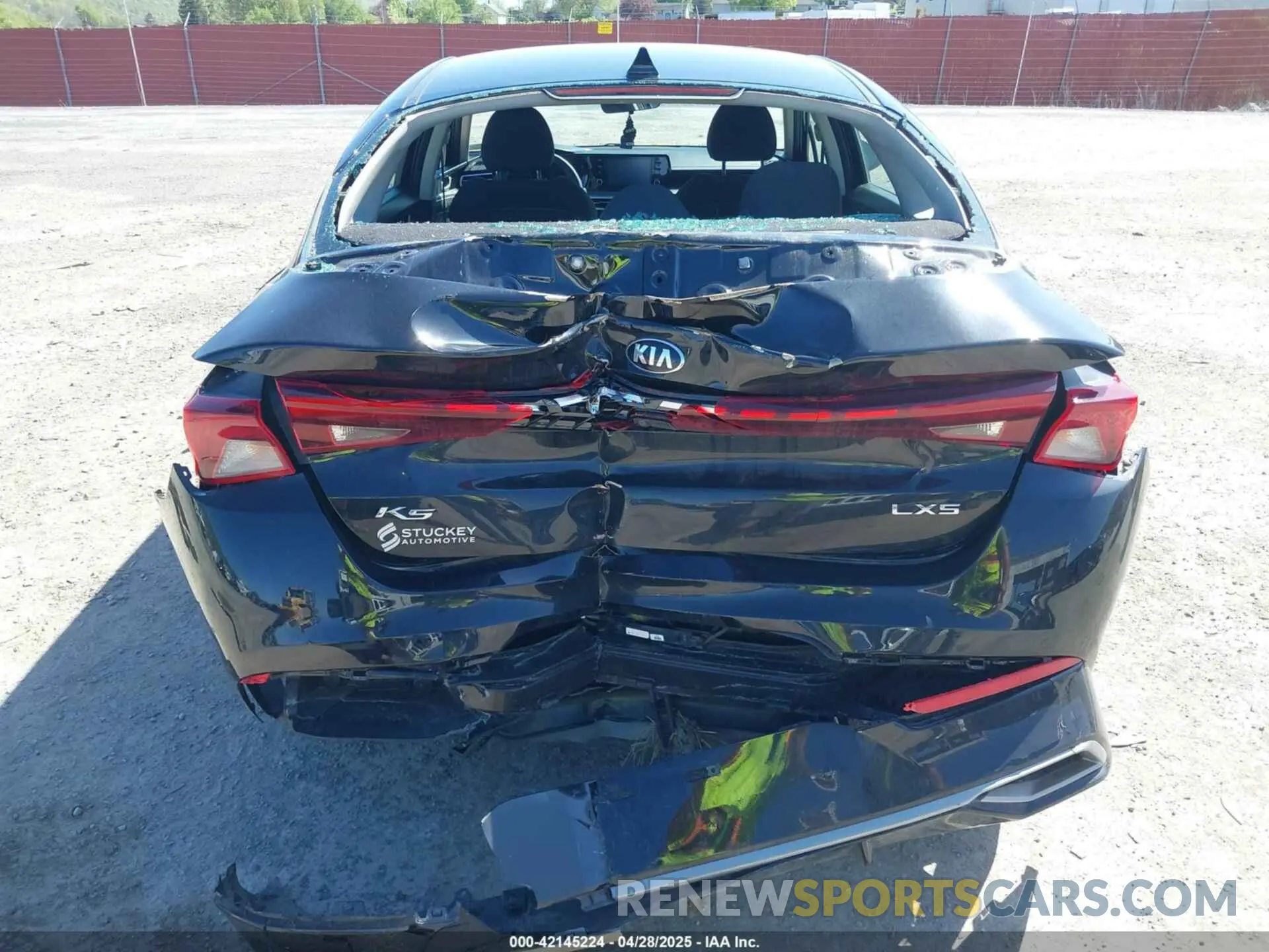 6 Photograph of a damaged car 5XXG14J29MG002062 KIA K5 2021