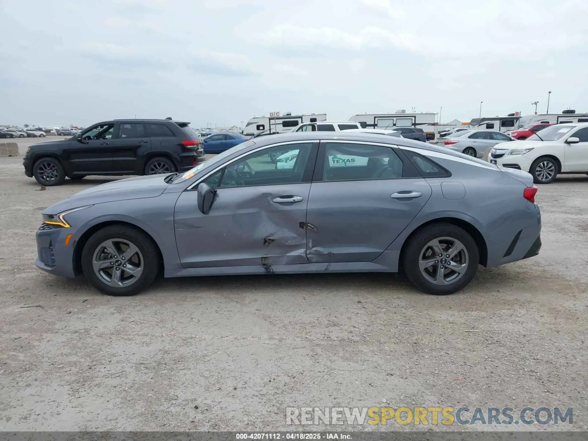 14 Photograph of a damaged car 5XXG14J2XMG012129 KIA K5 2021