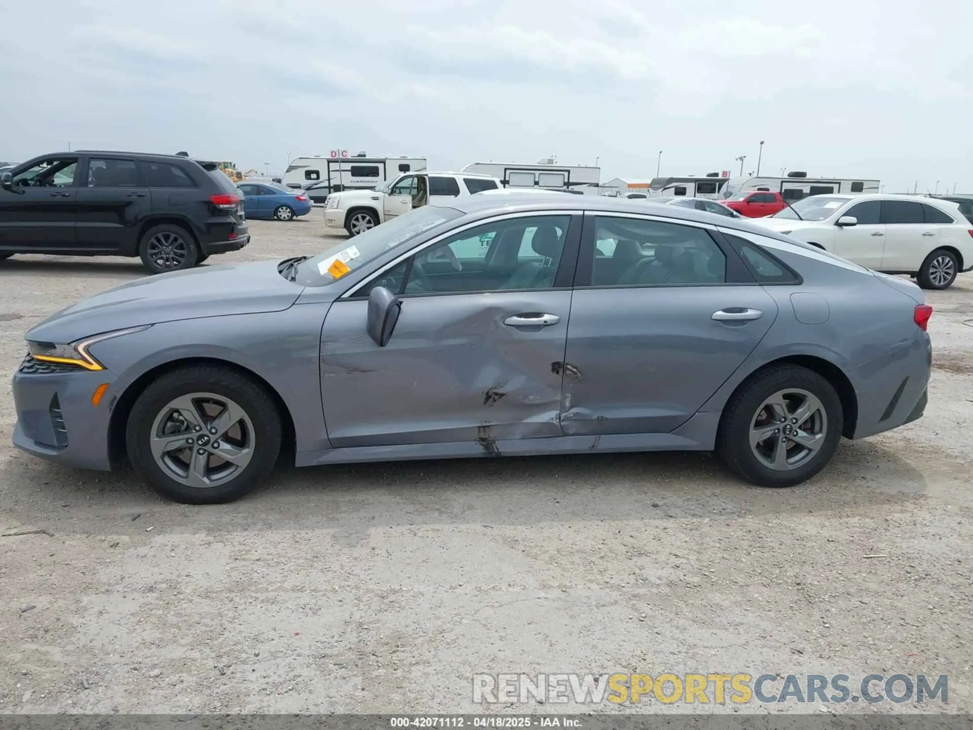 6 Photograph of a damaged car 5XXG14J2XMG012129 KIA K5 2021