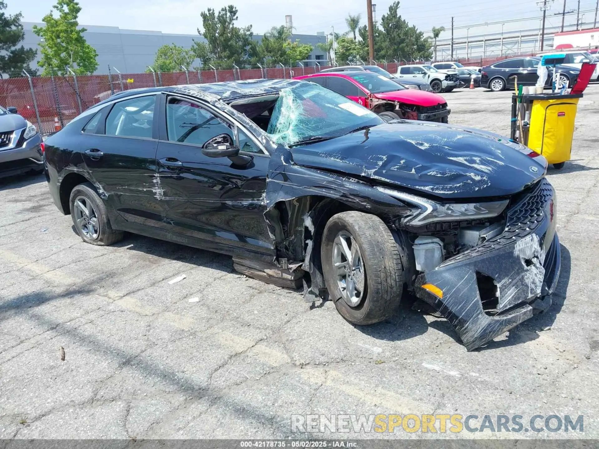 1 Photograph of a damaged car 5XXG14J2XMG072542 KIA K5 2021