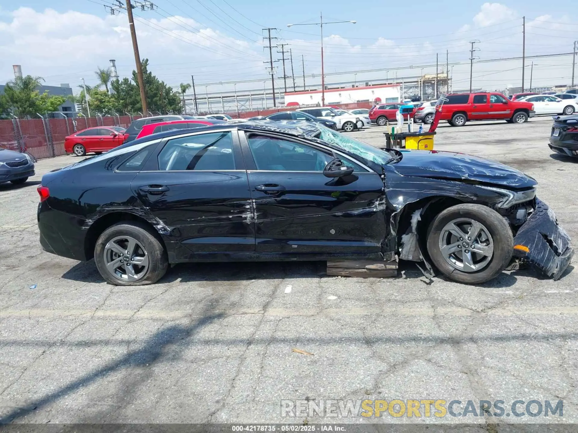 13 Photograph of a damaged car 5XXG14J2XMG072542 KIA K5 2021