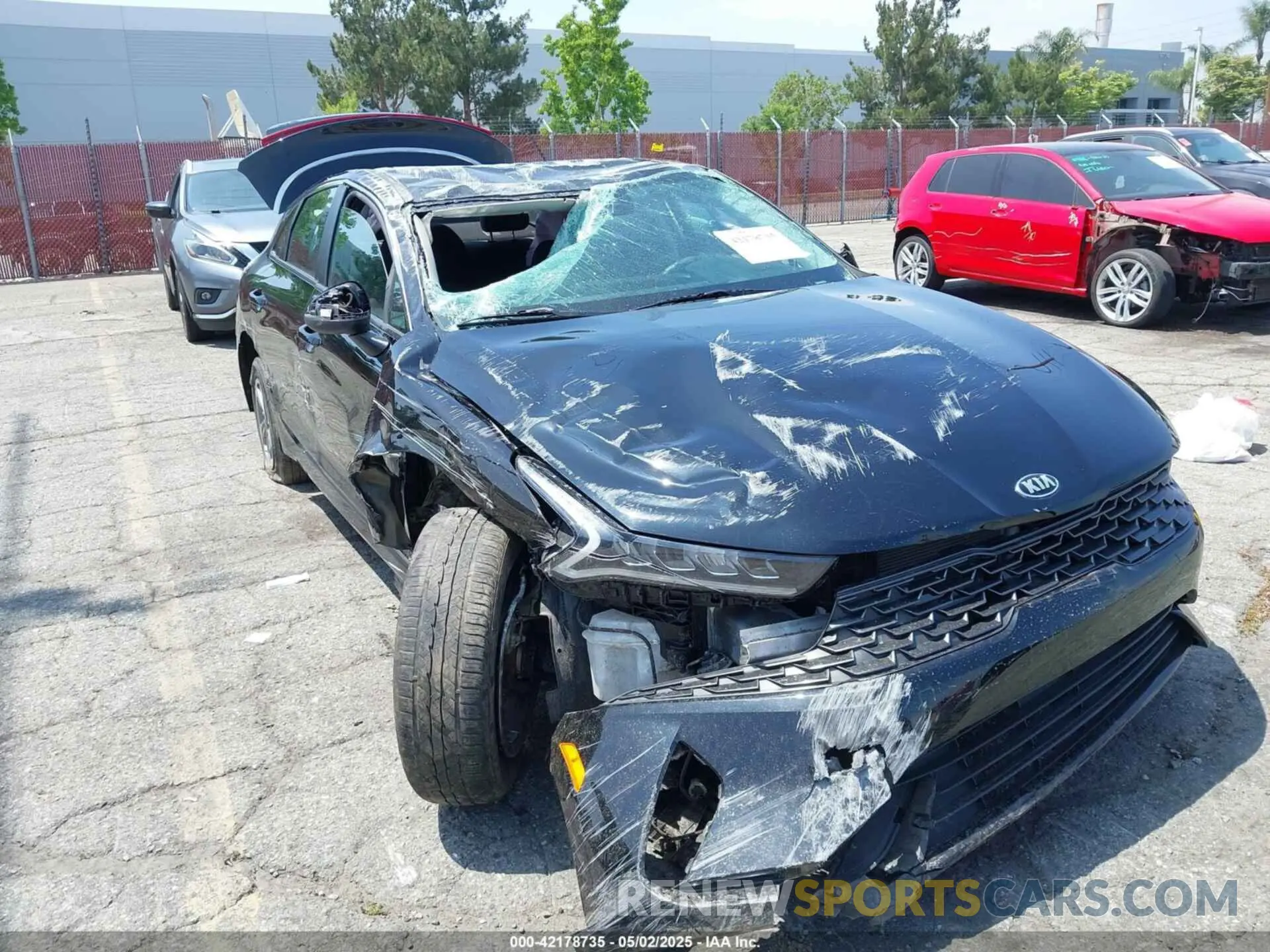 6 Photograph of a damaged car 5XXG14J2XMG072542 KIA K5 2021
