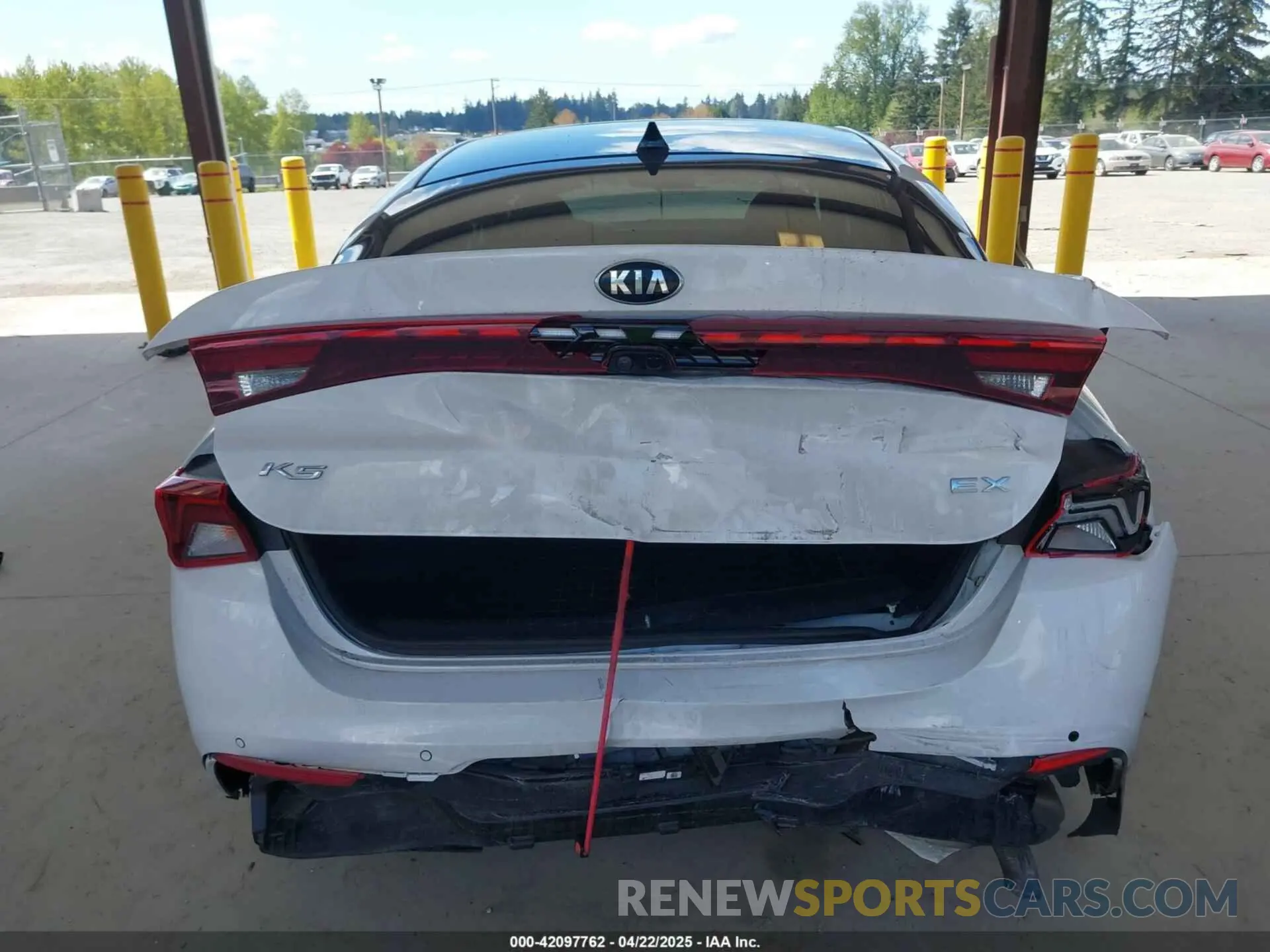17 Photograph of a damaged car 5XXG34J28MG031854 KIA K5 2021