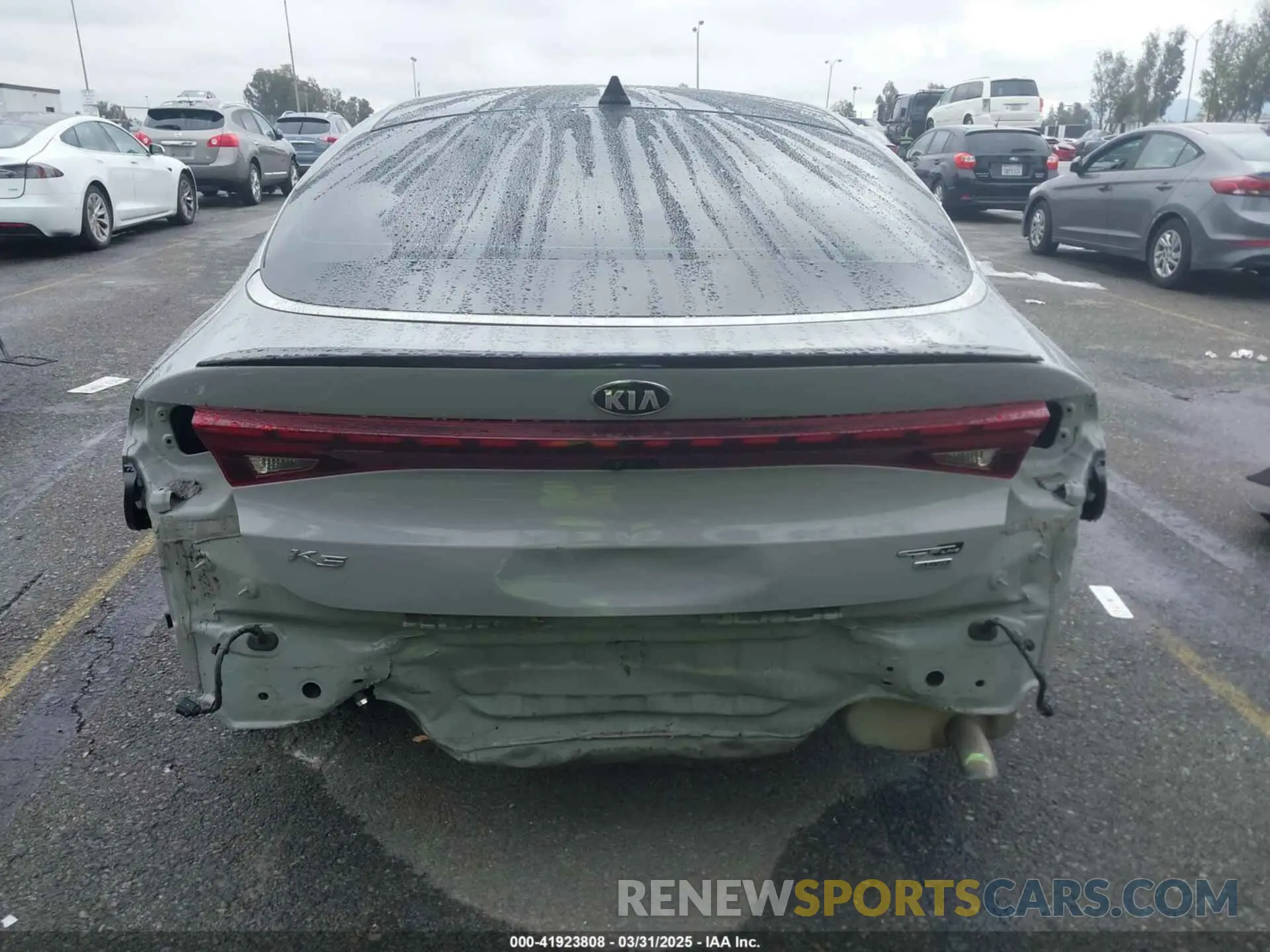 17 Photograph of a damaged car 5XXG64J20MG069179 KIA K5 2021