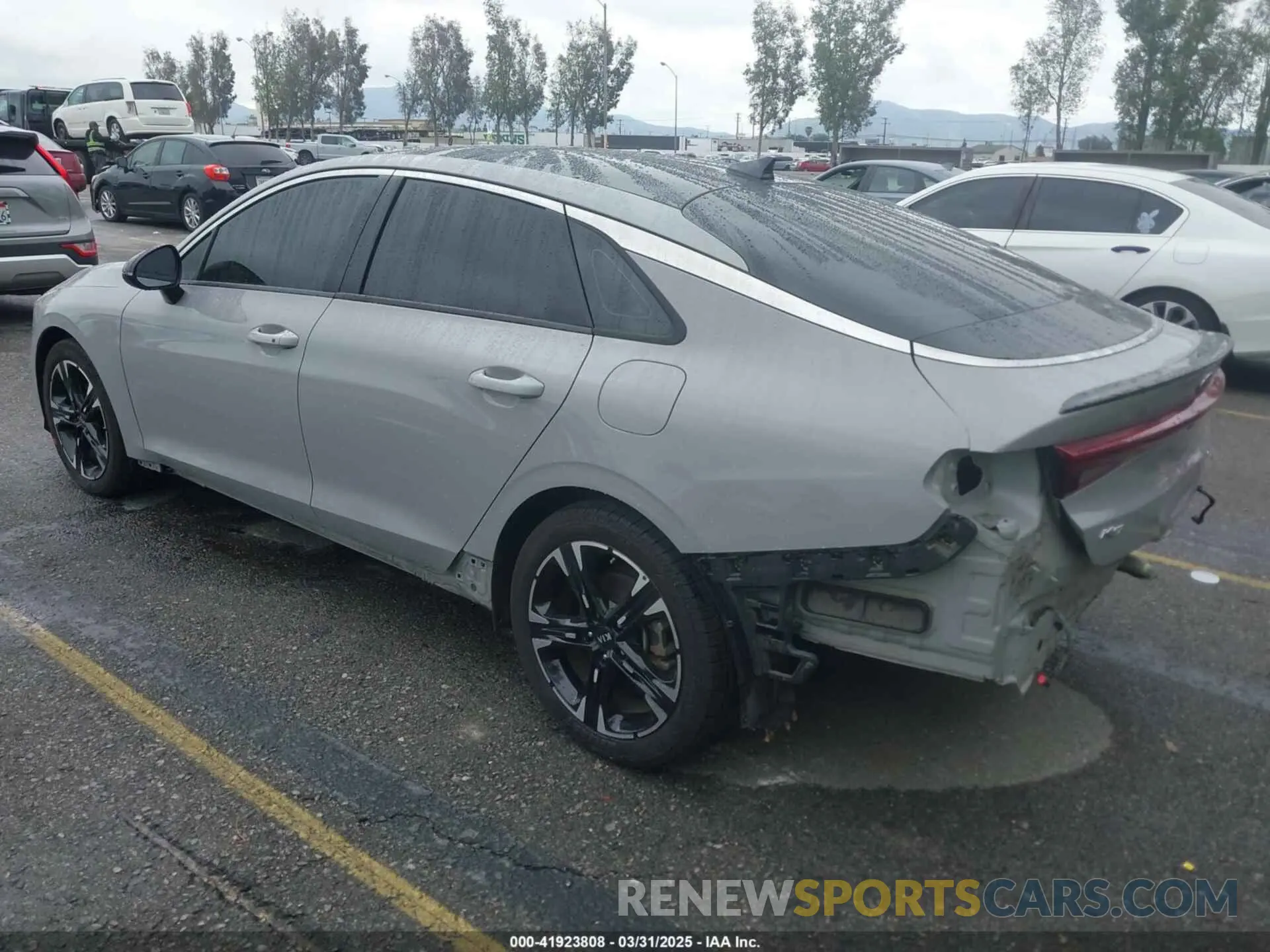 3 Photograph of a damaged car 5XXG64J20MG069179 KIA K5 2021