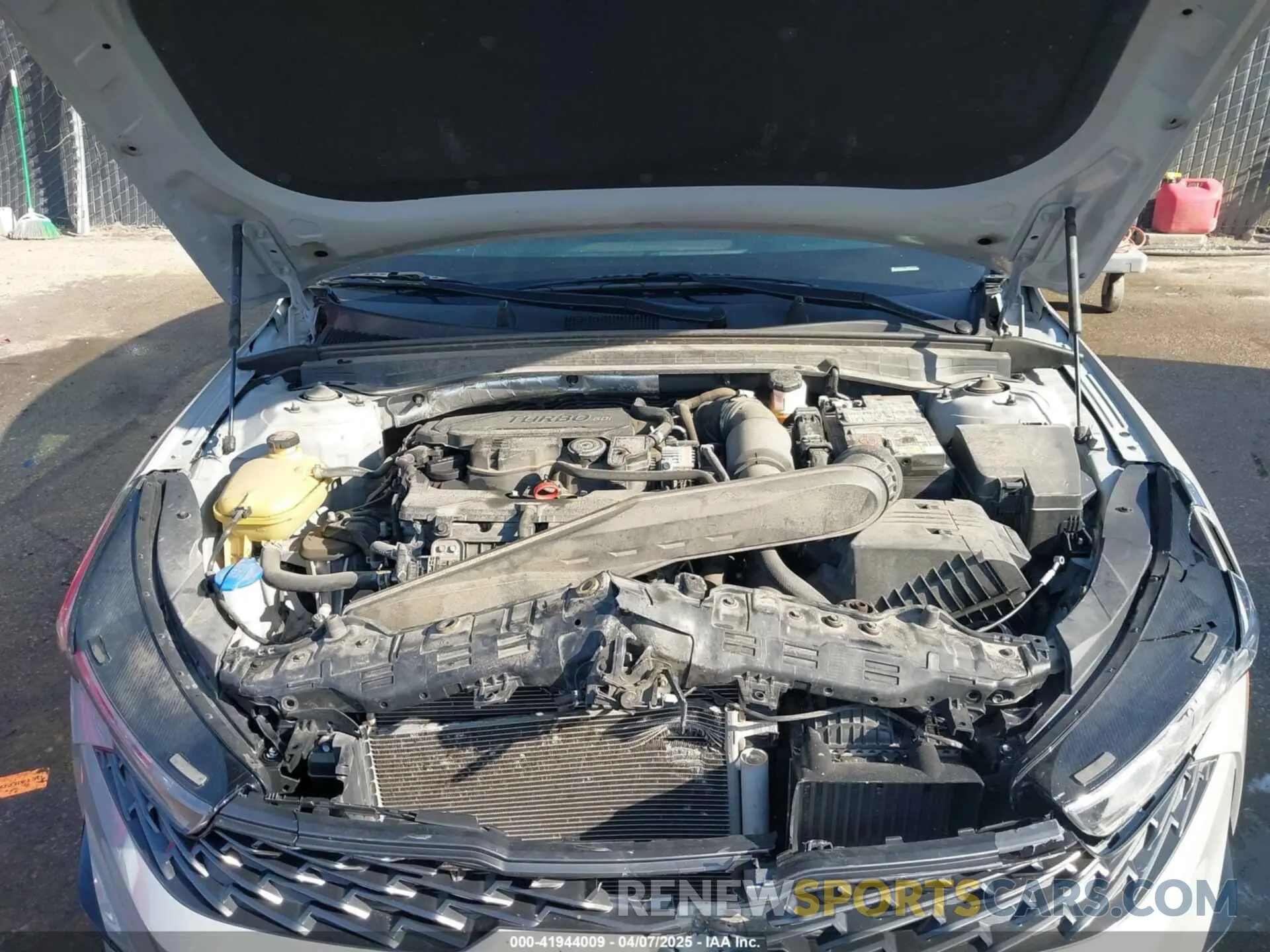 10 Photograph of a damaged car 5XXG64J21MG030701 KIA K5 2021
