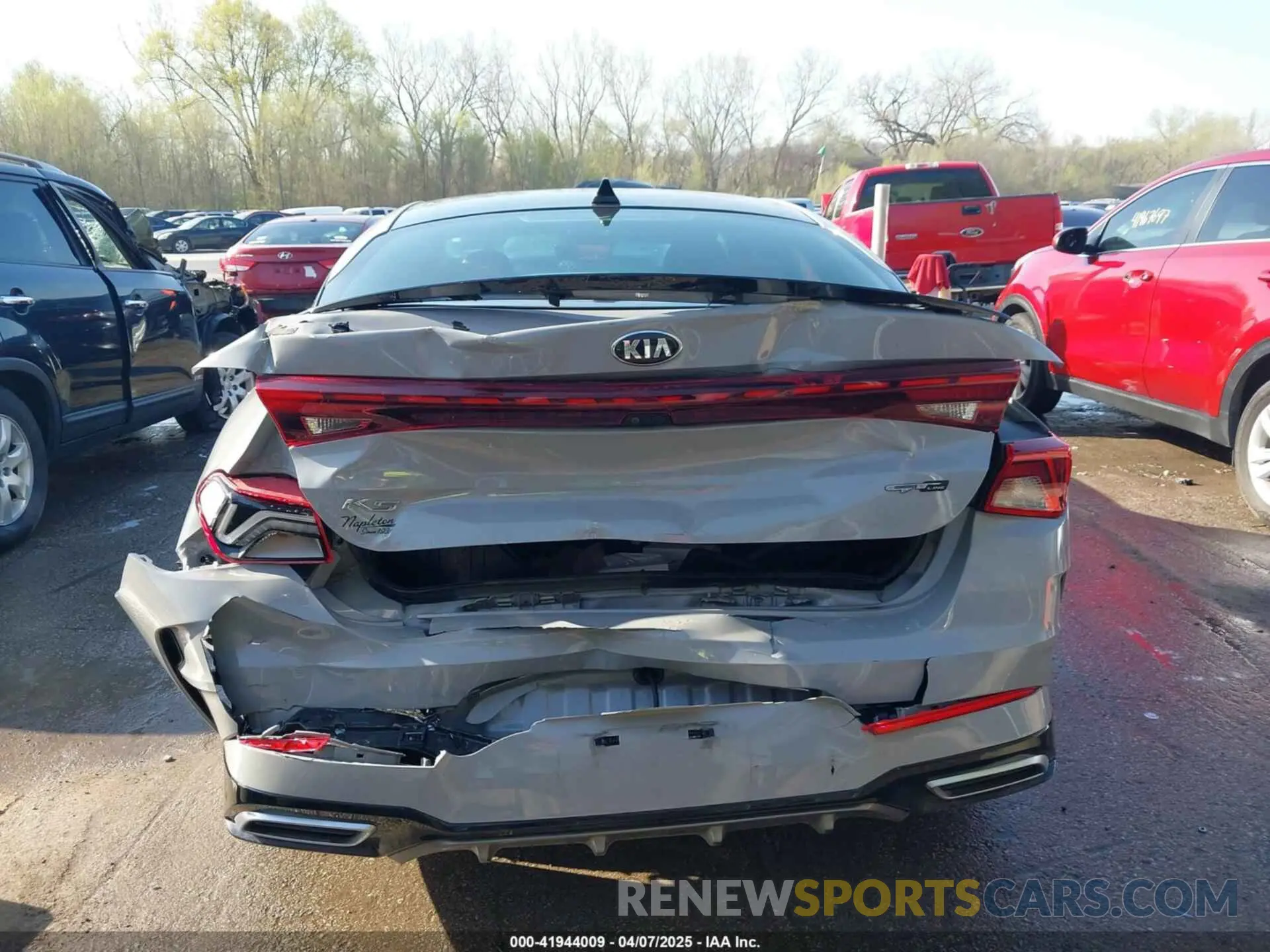 16 Photograph of a damaged car 5XXG64J21MG030701 KIA K5 2021