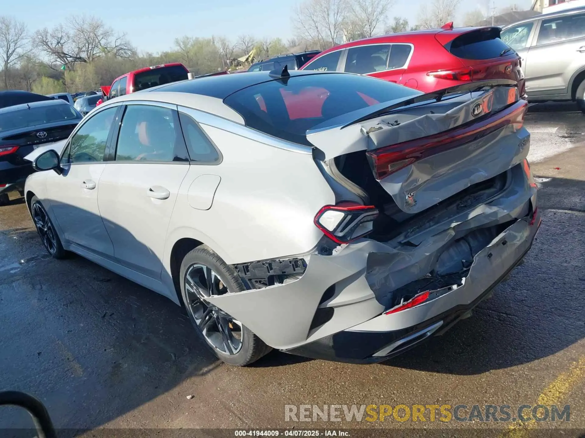 3 Photograph of a damaged car 5XXG64J21MG030701 KIA K5 2021
