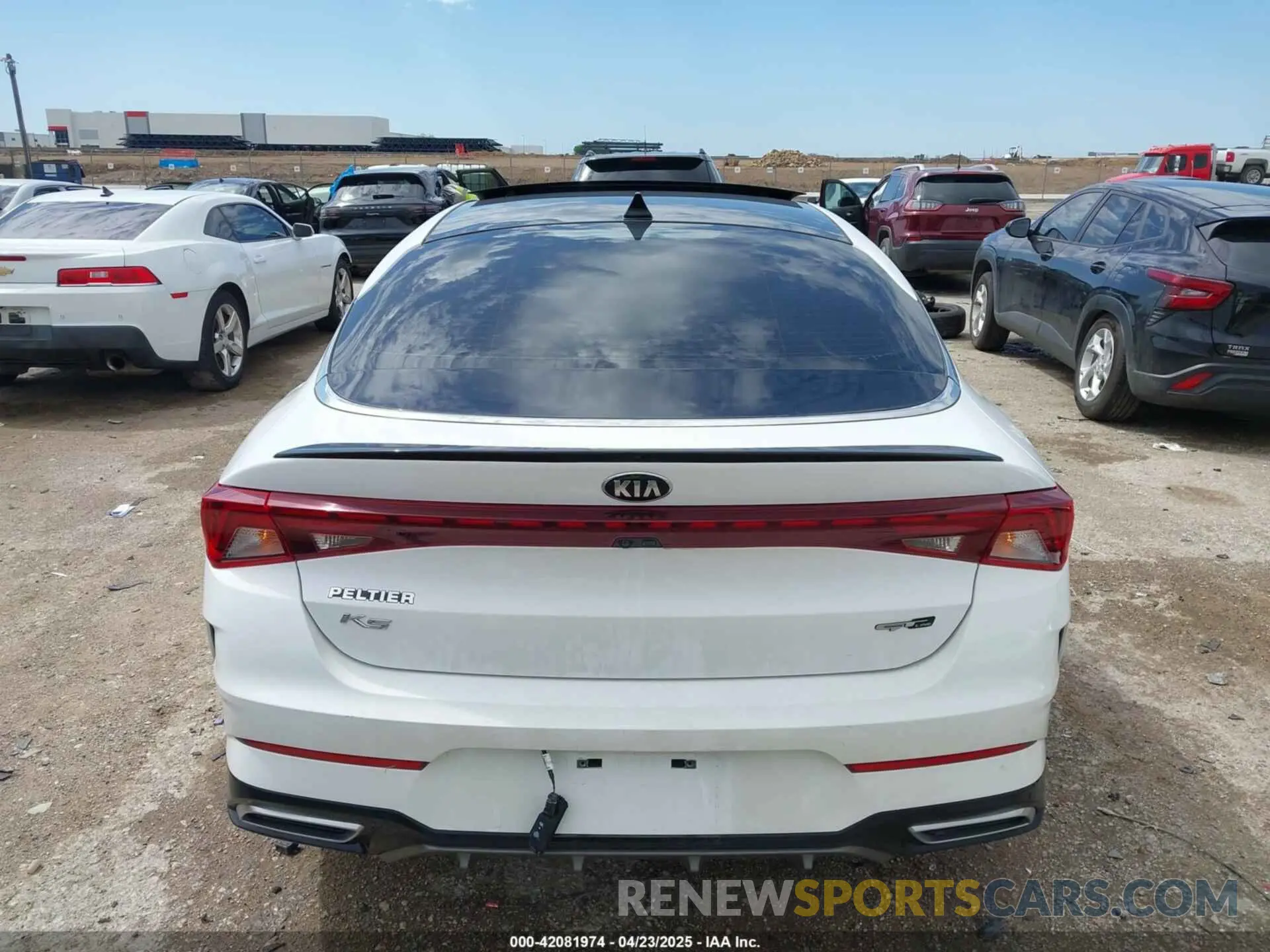 16 Photograph of a damaged car 5XXG64J21MG076674 KIA K5 2021