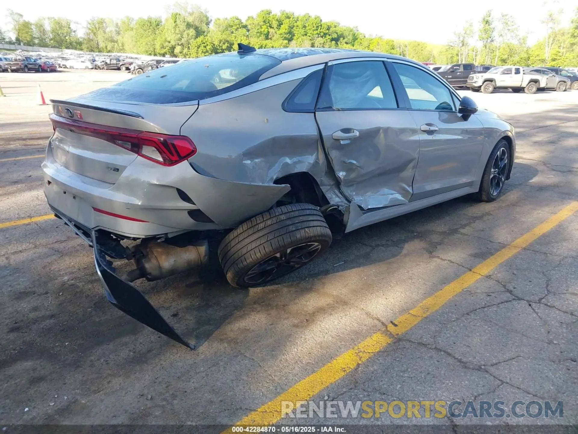 4 Photograph of a damaged car 5XXG64J22MG062993 KIA K5 2021