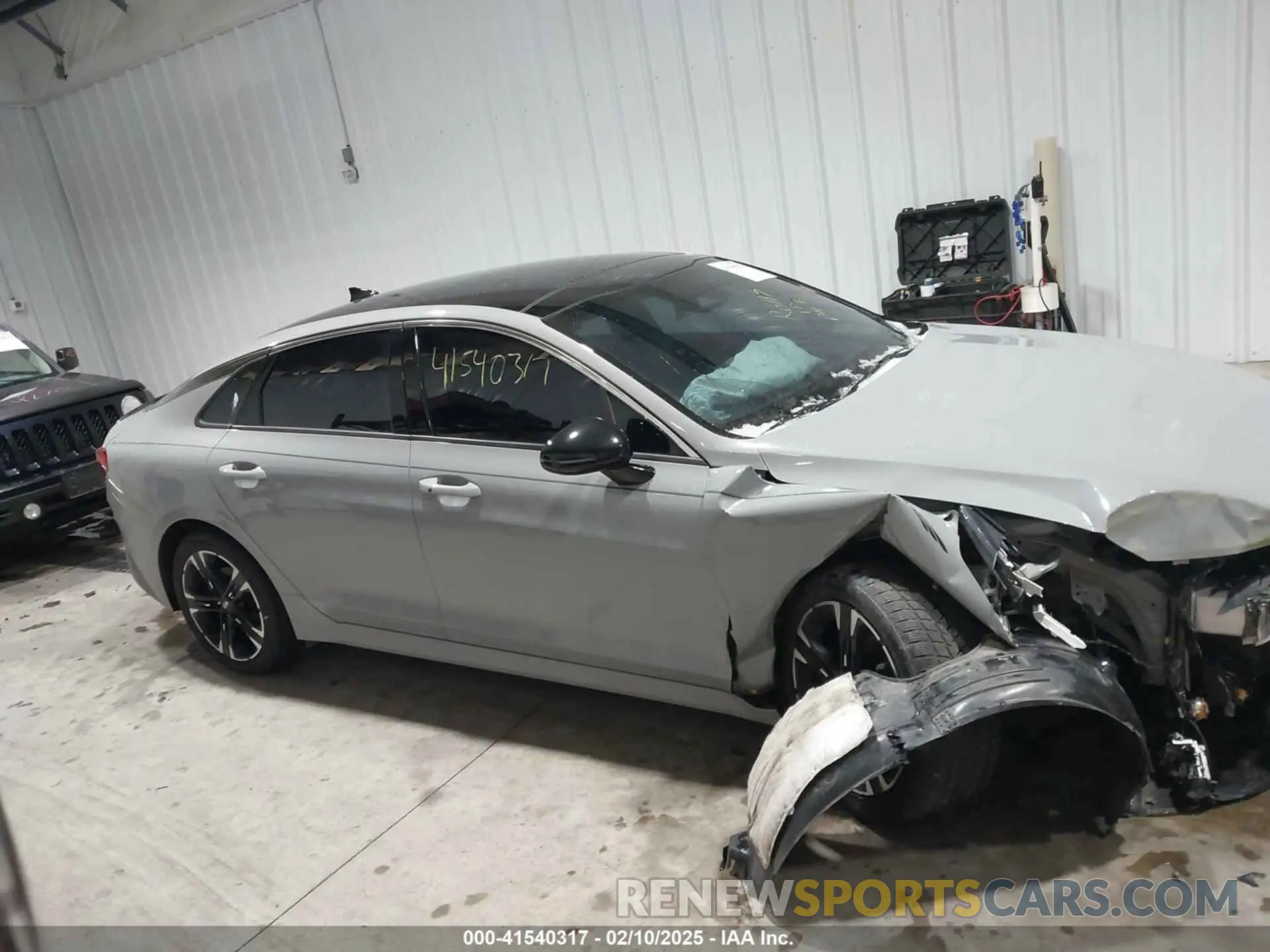 14 Photograph of a damaged car 5XXG64J25MG018566 KIA K5 2021