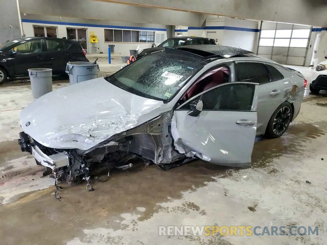 1 Photograph of a damaged car 5XXG64J25MG032175 KIA K5 2021
