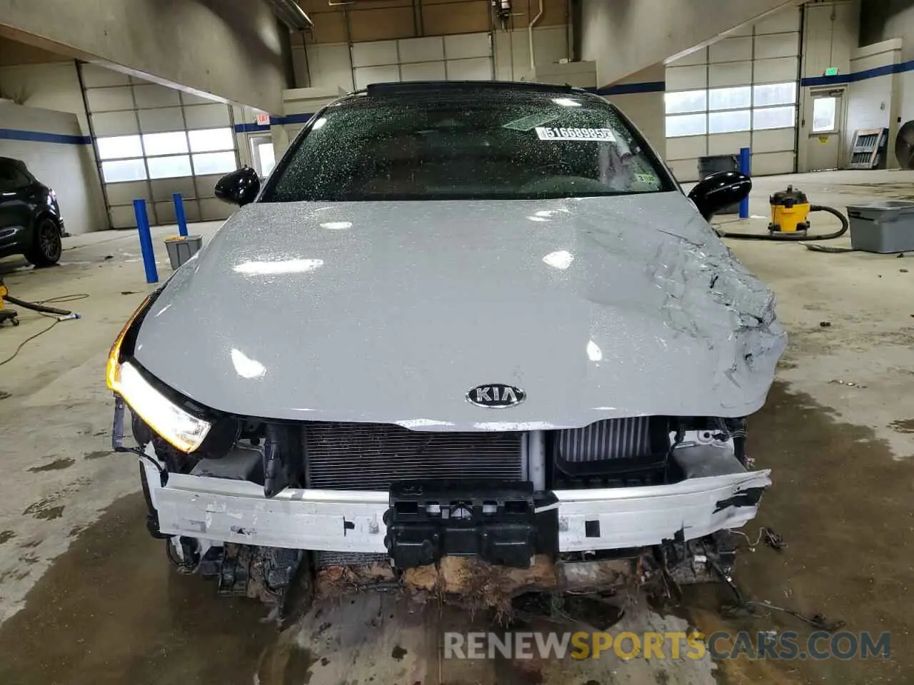 5 Photograph of a damaged car 5XXG64J25MG032175 KIA K5 2021
